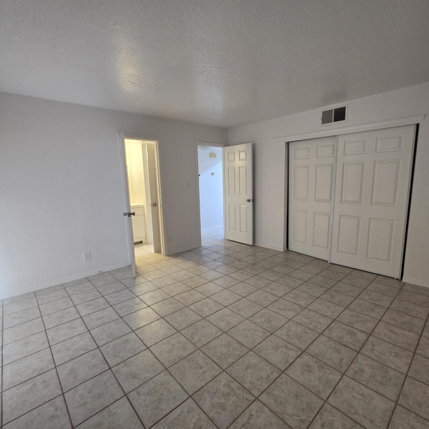 Photo 2 — 5429 Overlook Drive NE