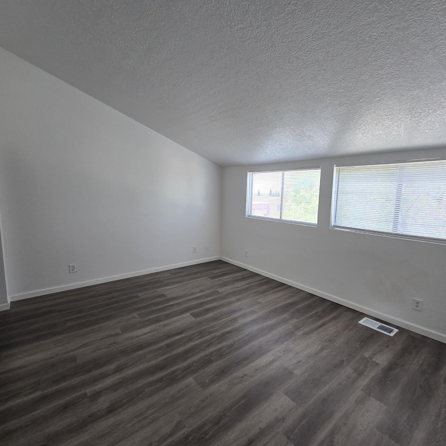 Photo 11 — 5429 Overlook Drive NE