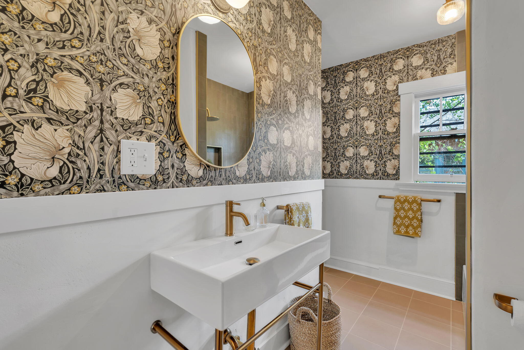 Photo 2 — 520 Luna Boulevard NW