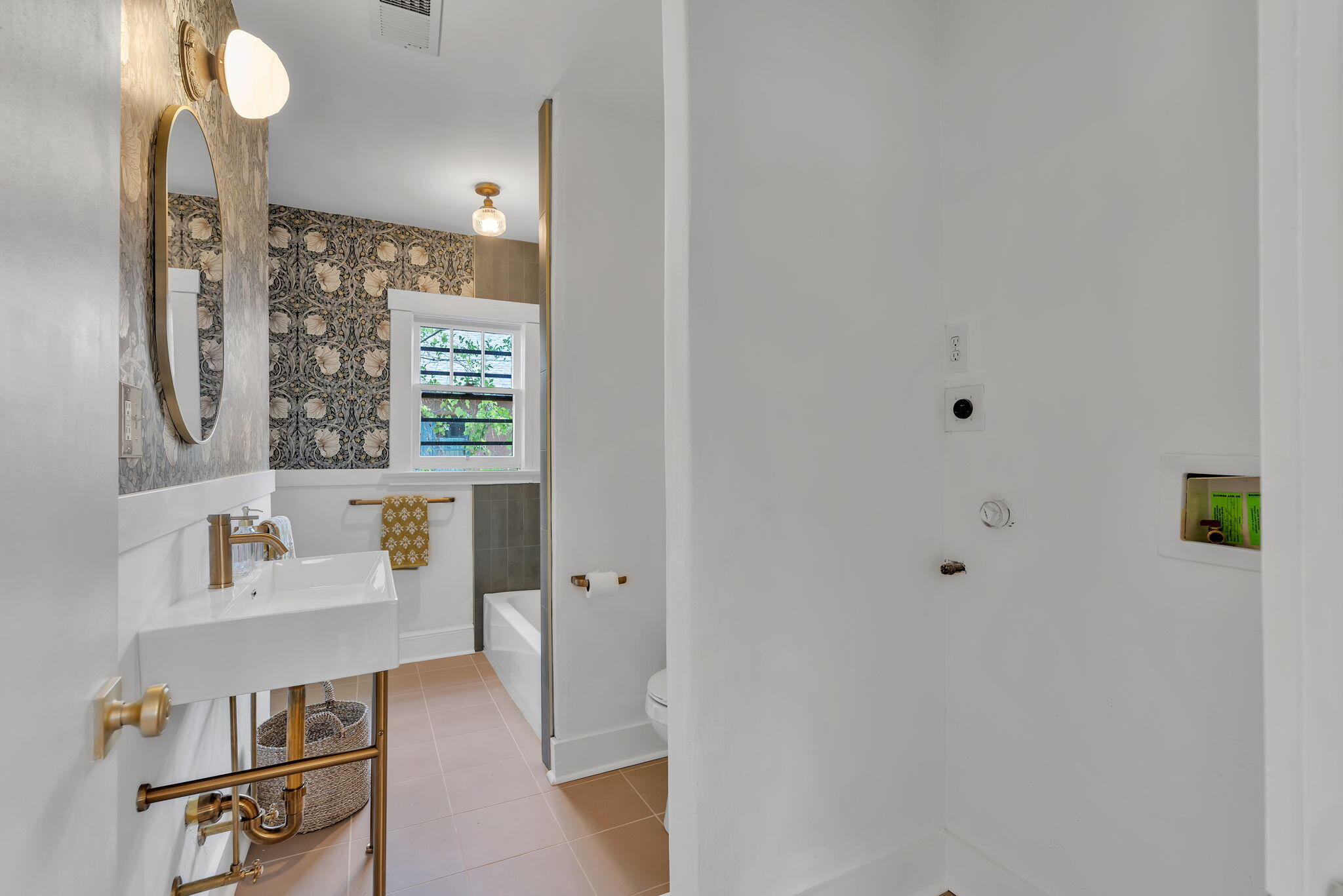 Photo 3 — 520 Luna Boulevard NW