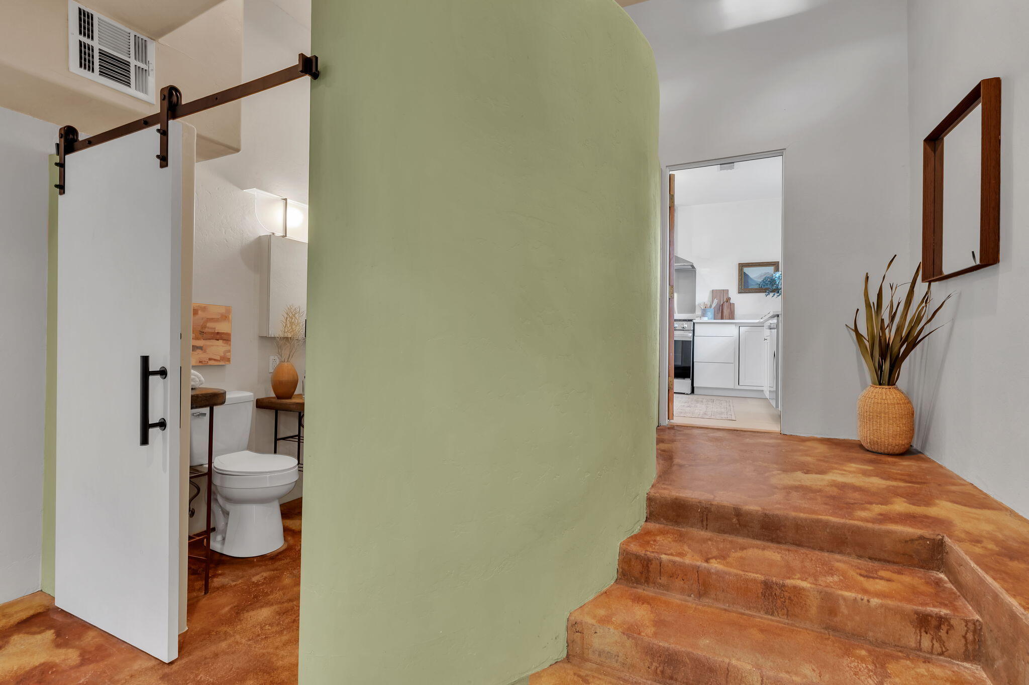 Photo 5 — 520 Luna Boulevard NW
