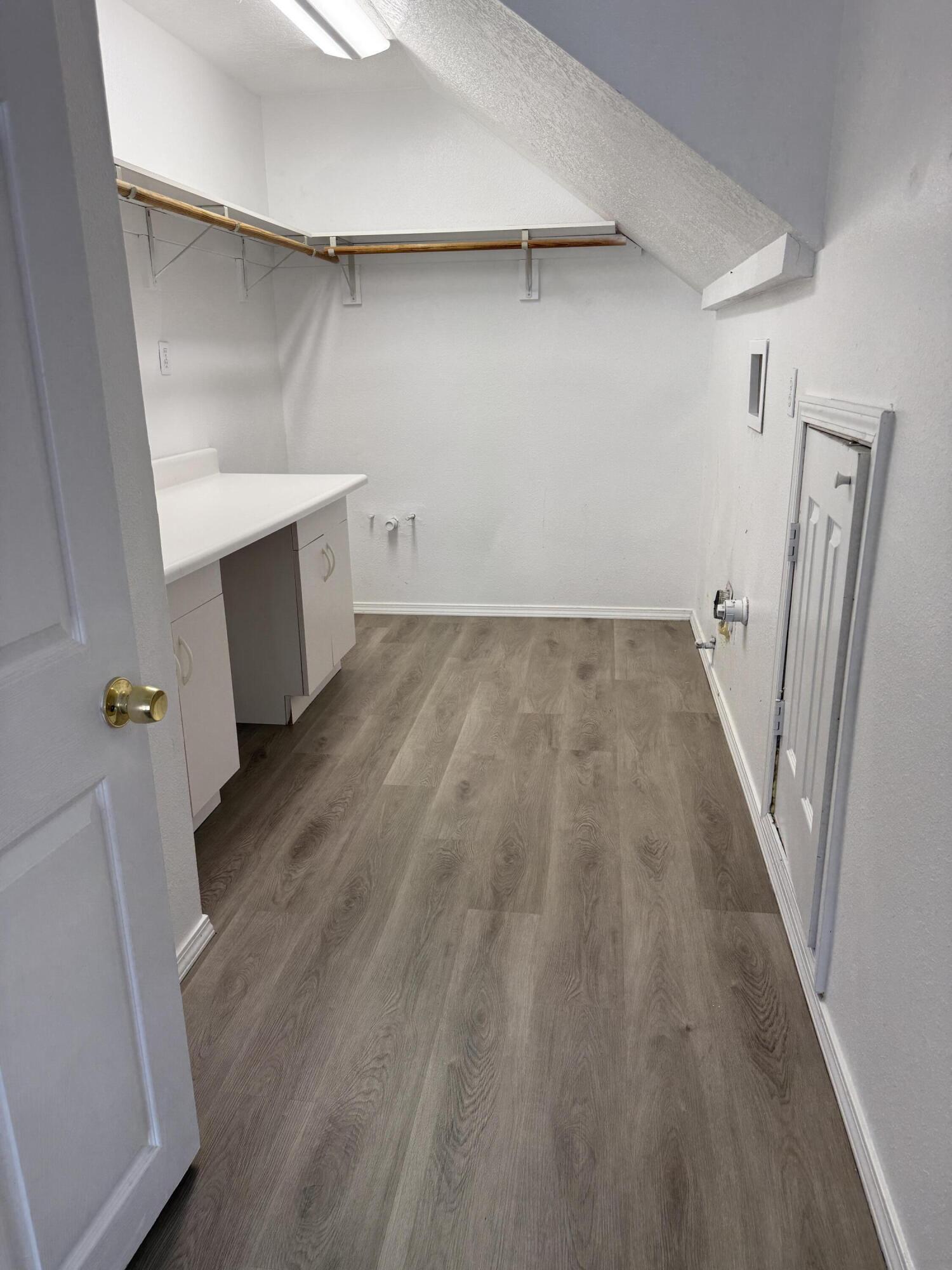 Photo 18 — 4808 Driftwood Avenue NW