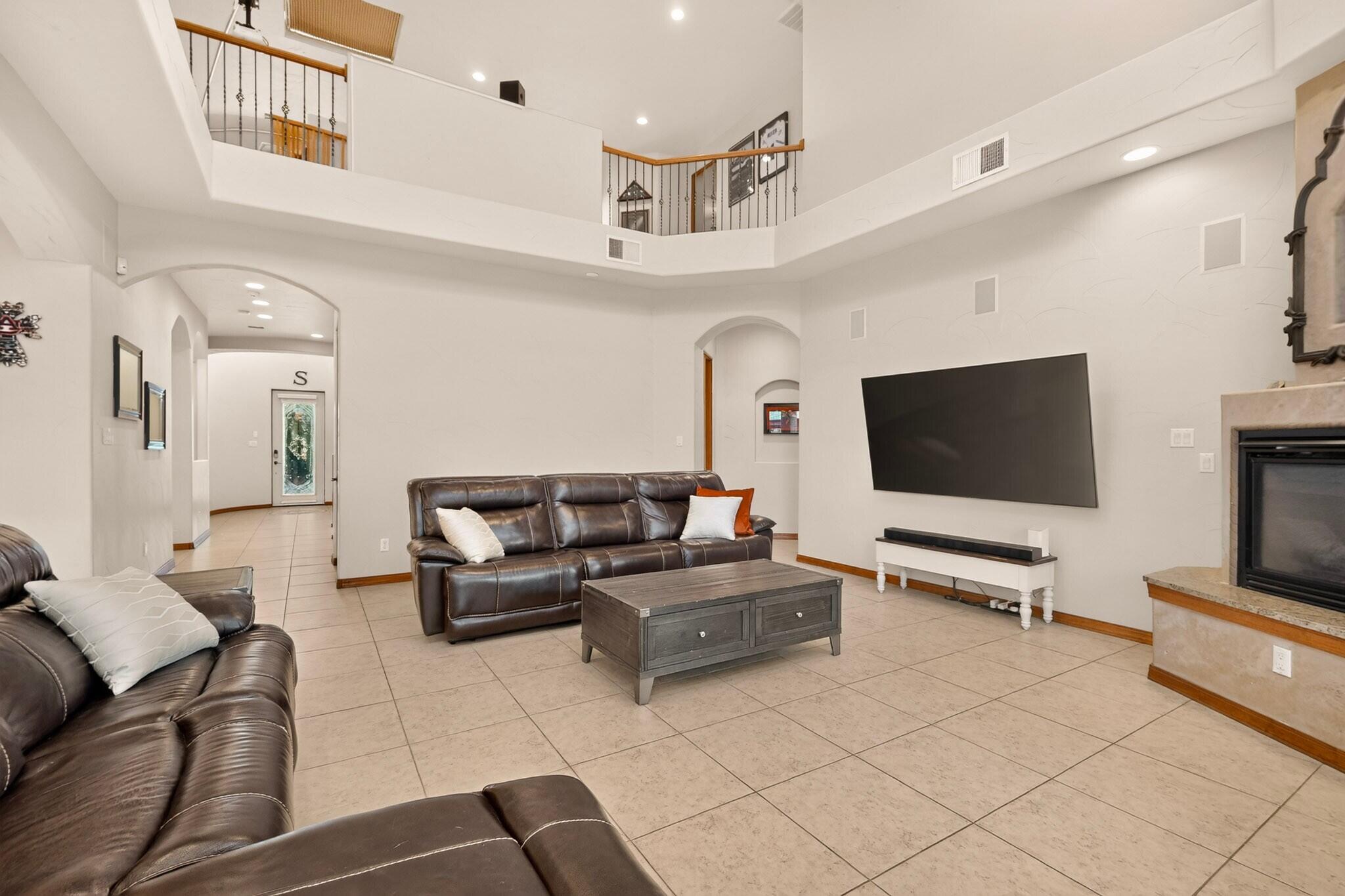 Photo 5 — 1220 Blanca Avenue NW