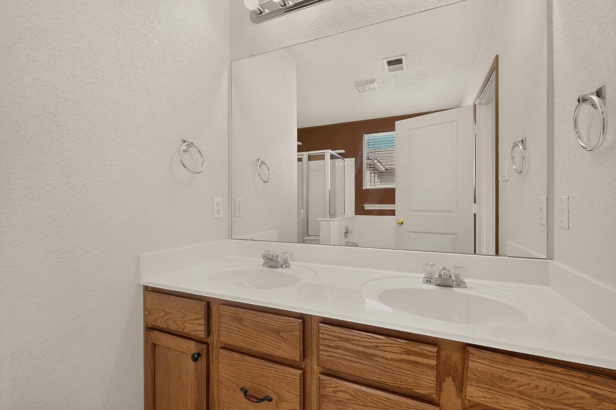 Photo 2 — 1160 Toscana Drive SE