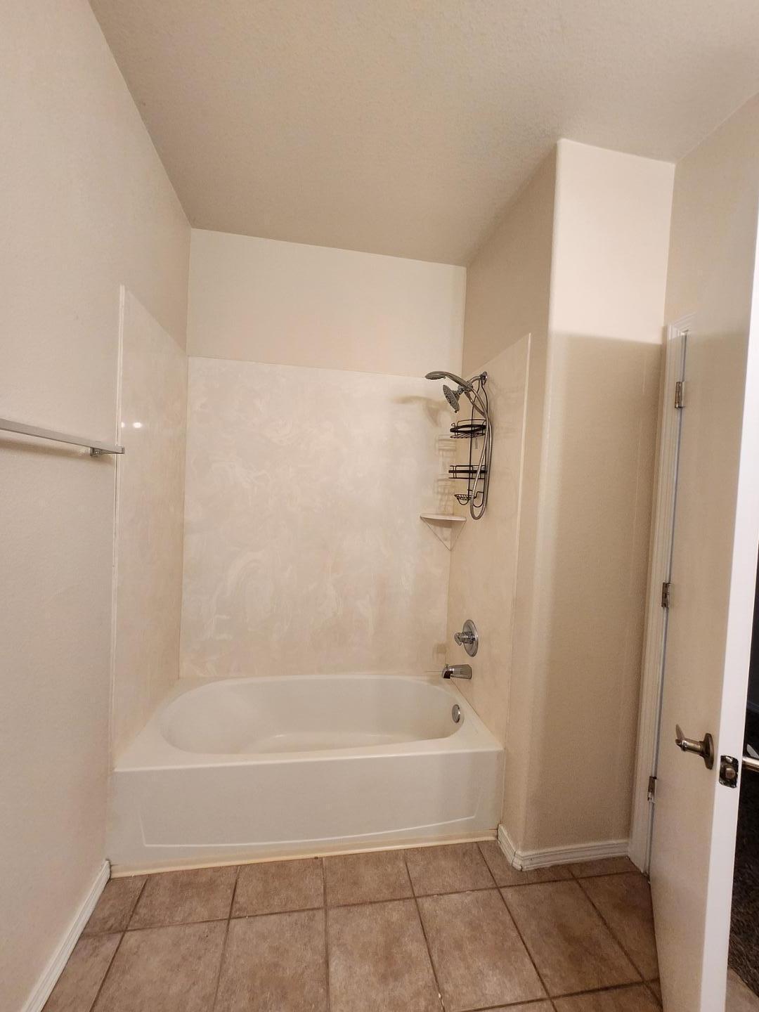 Photo 4 — 6800 Vista Del Norte NE 713