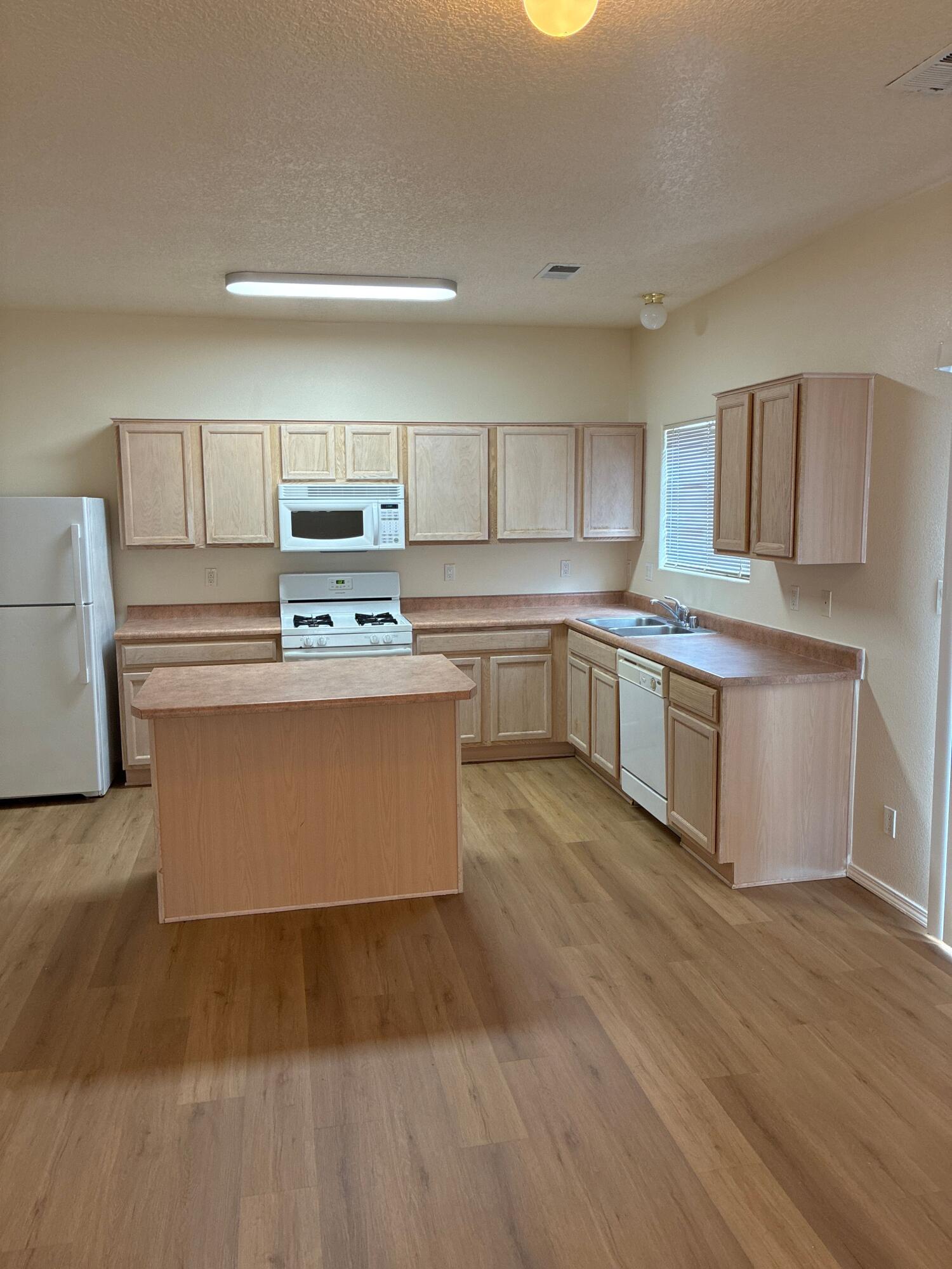Photo 4 — 5401 Saturnia Road NW