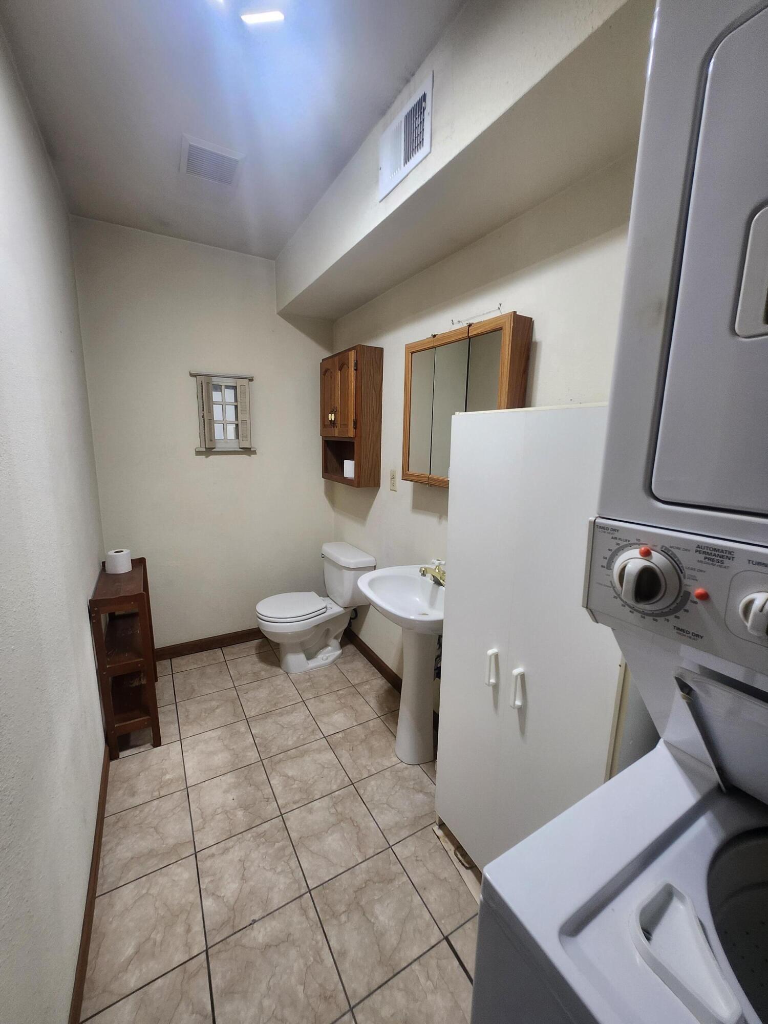 Photo 2 — 1025 Lynch Court NW