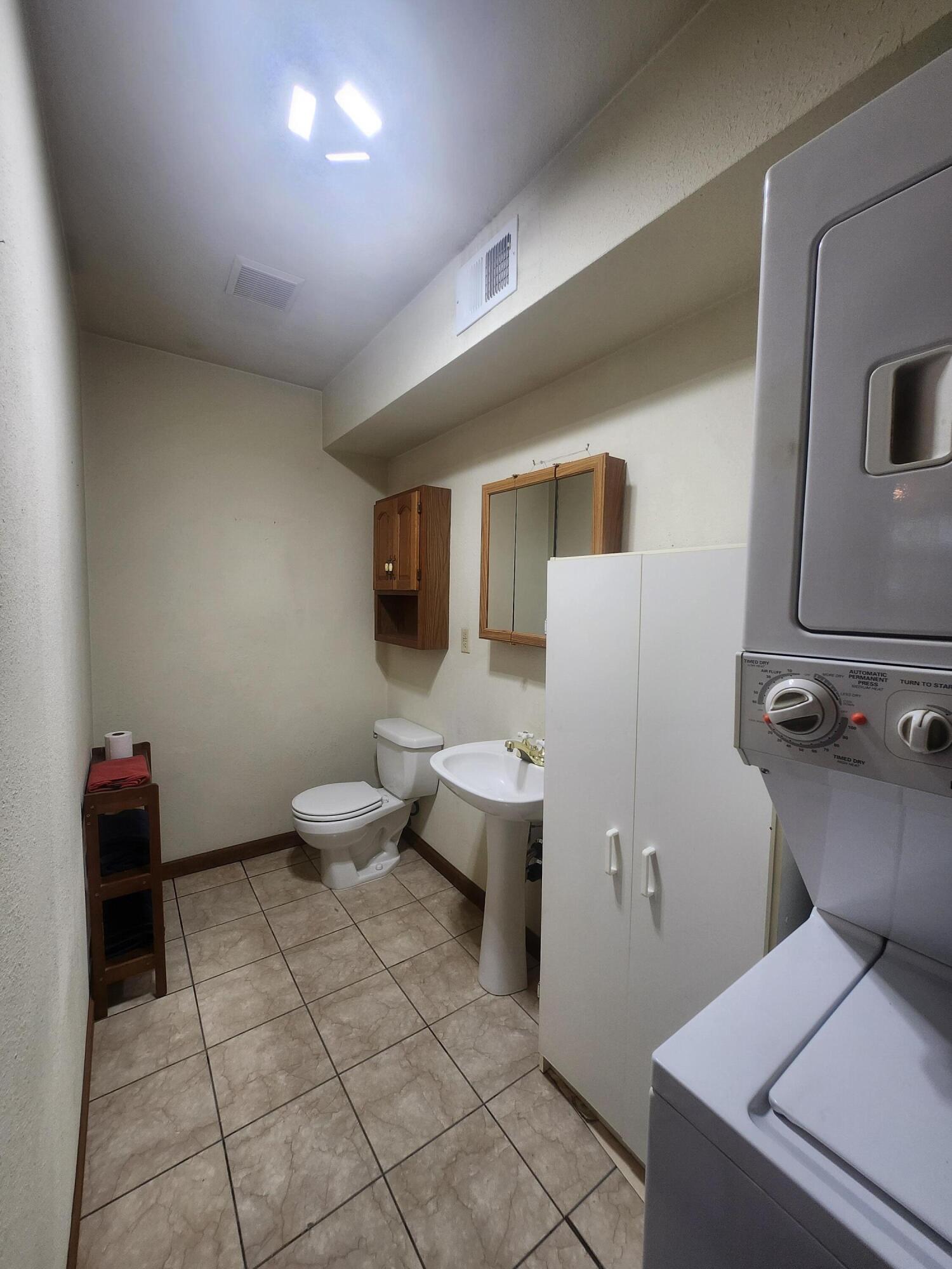 Photo 8 — 1025 Lynch Court NW