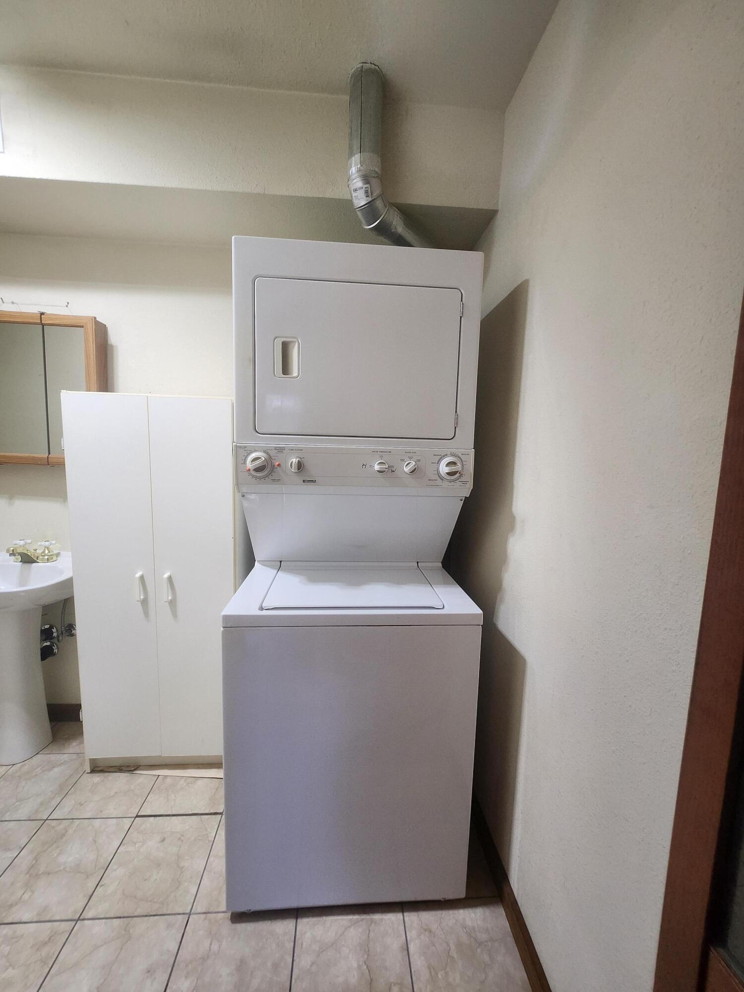Photo 7 — 1025 Lynch Court NW