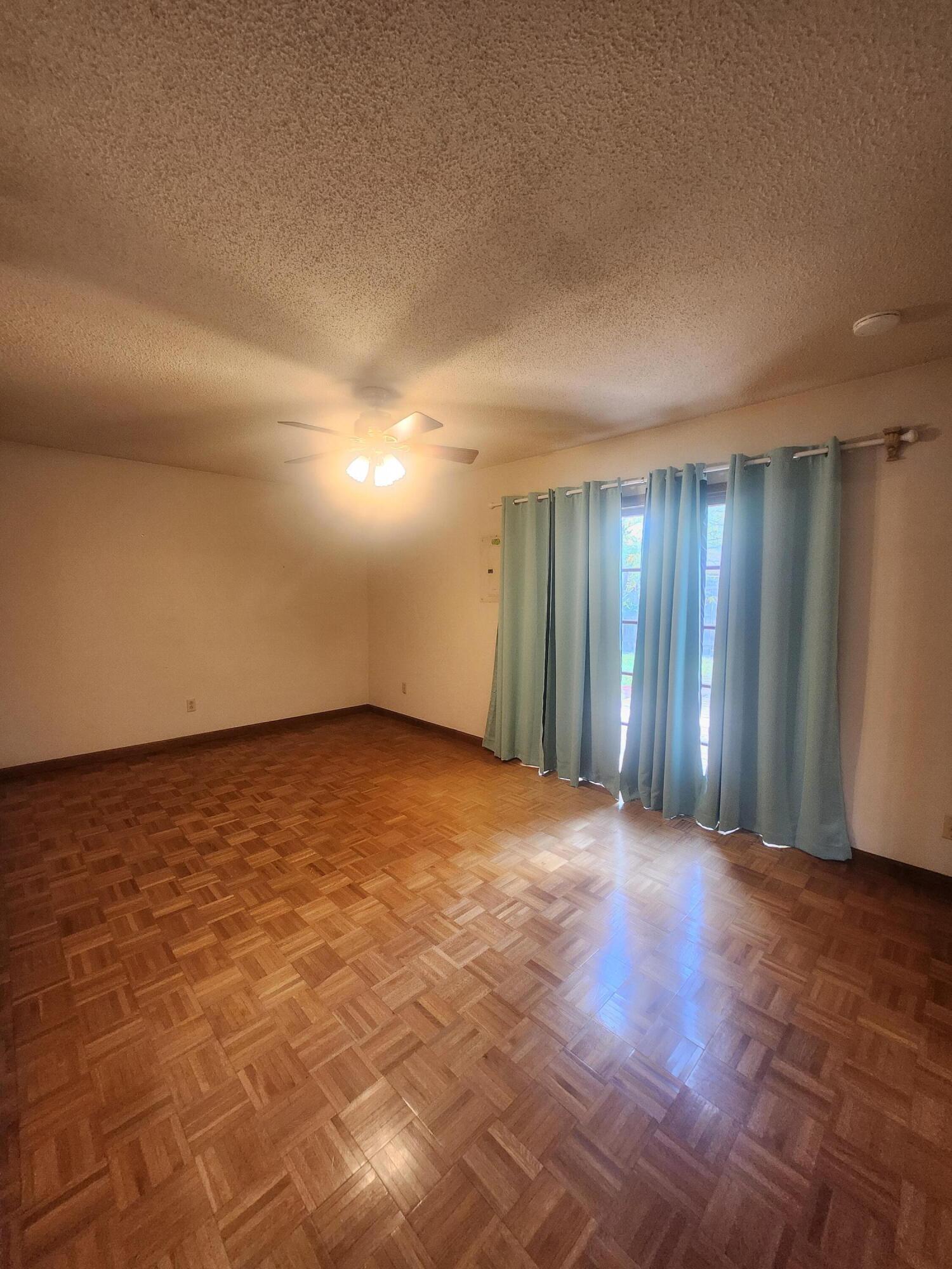 Photo 4 — 1025 Lynch Court NW