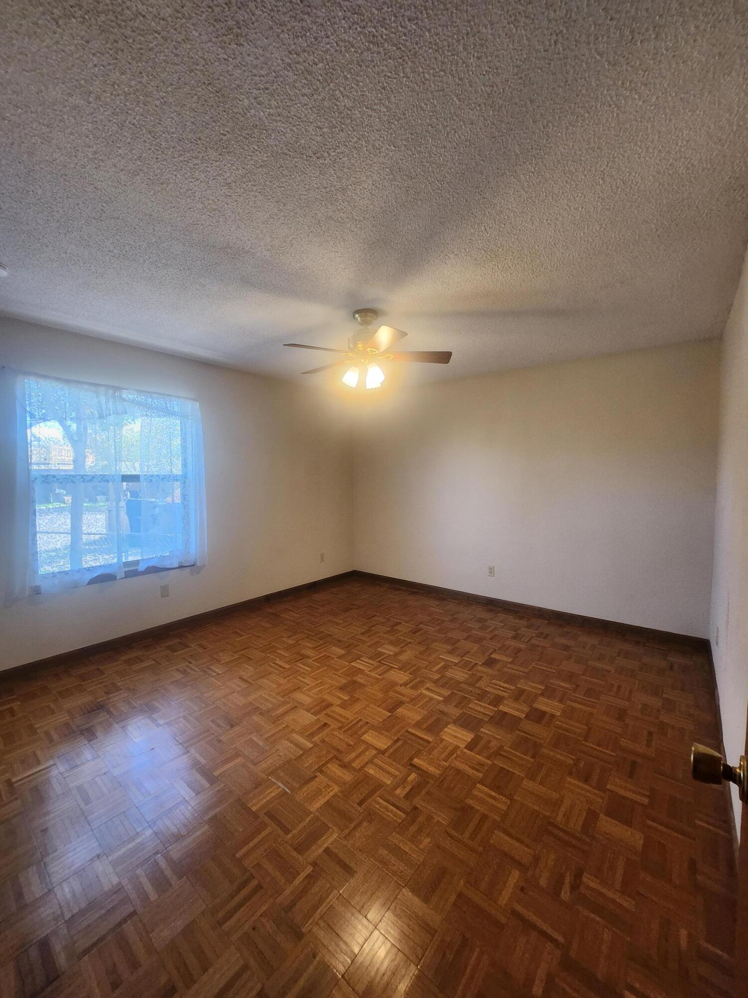 Photo 2 — 1025 Lynch Court NW