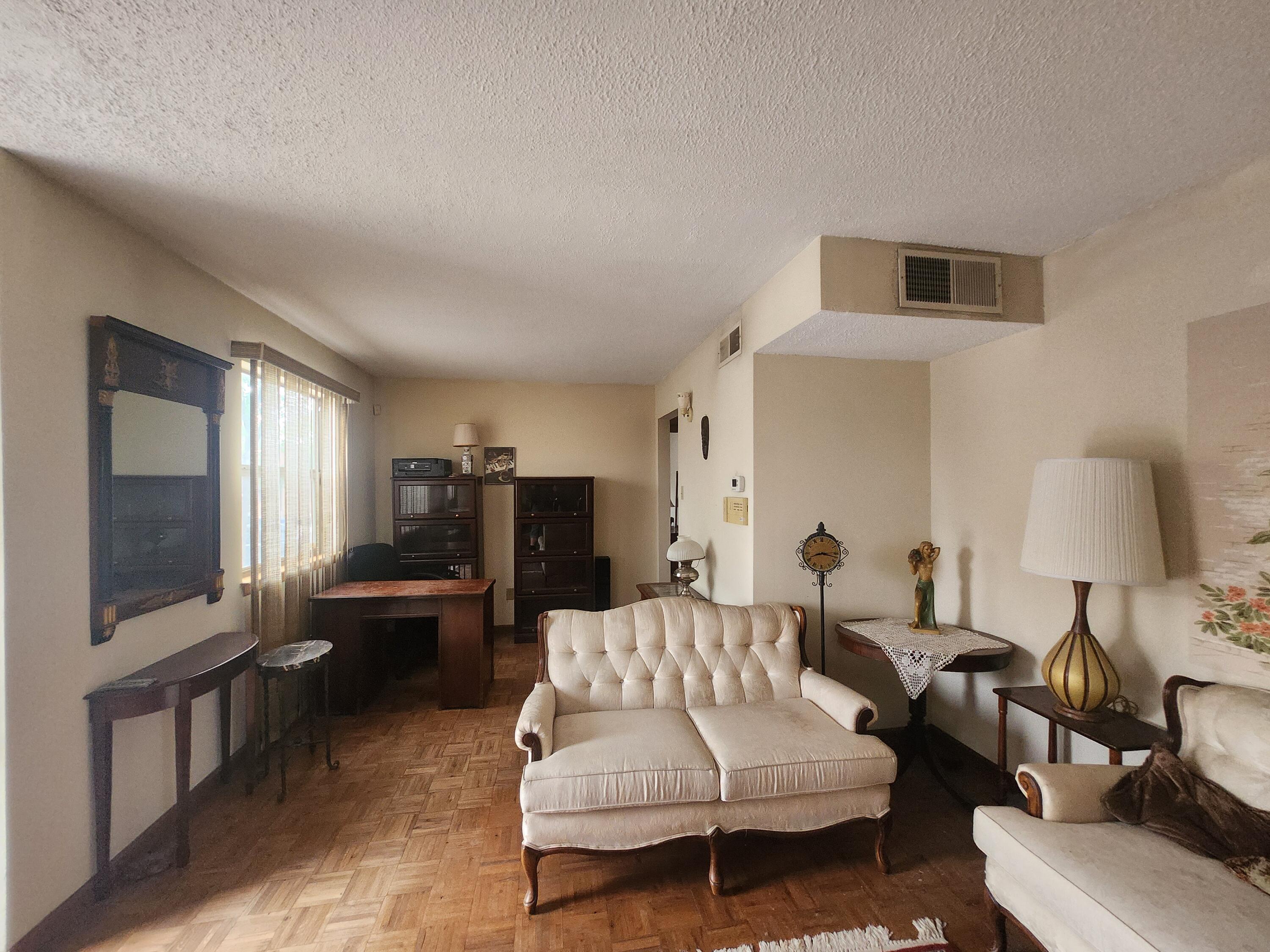 Photo 7 — 1025 Lynch Court NW