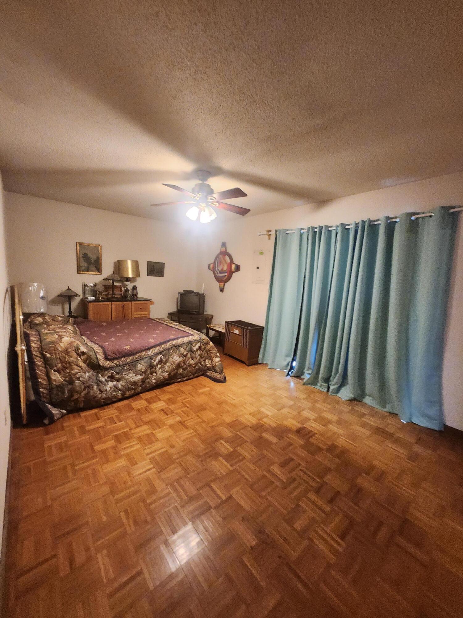 Photo 4 — 1025 Lynch Court NW
