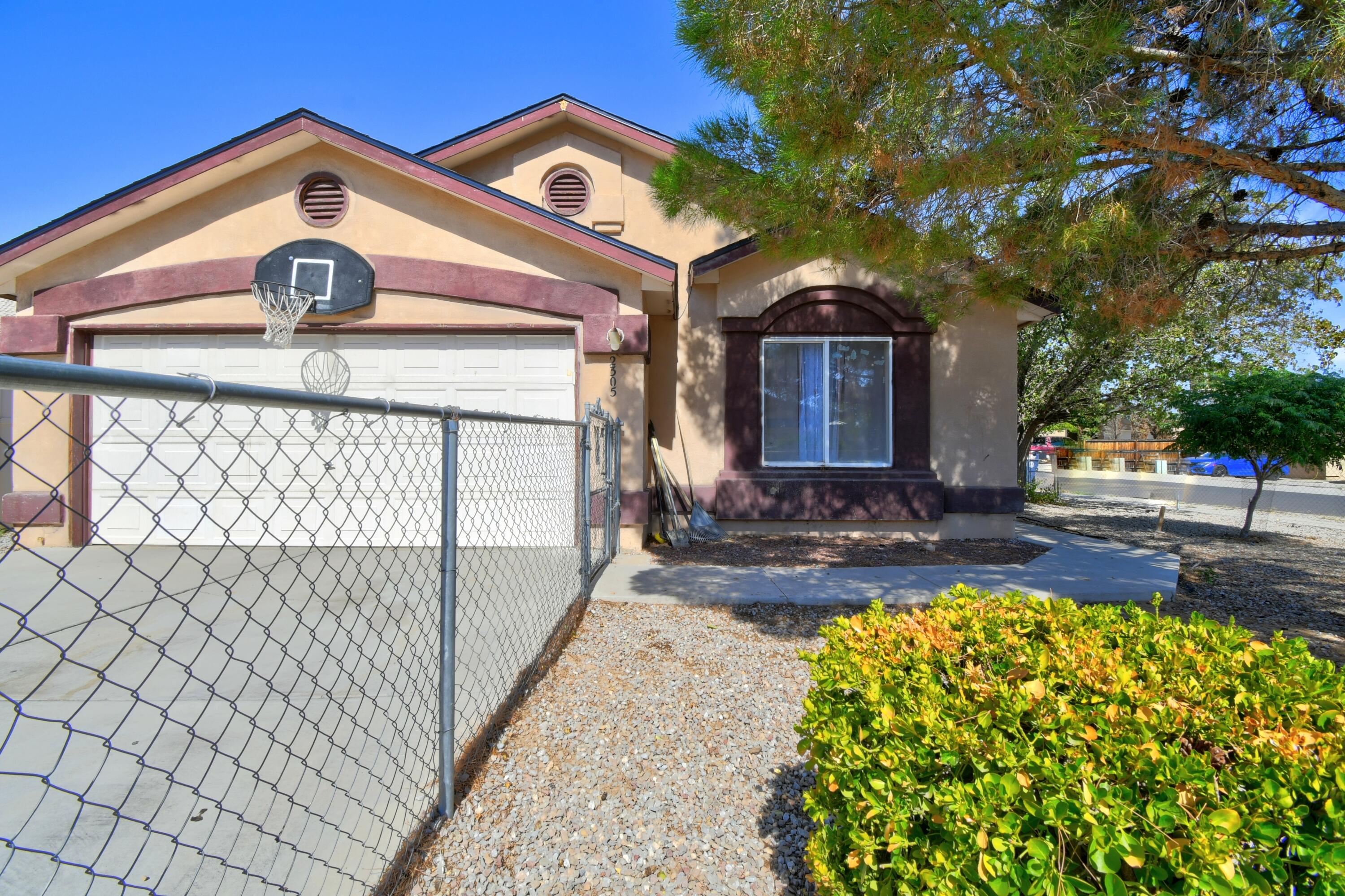 2305 Desert Wood Drive SW, Albuquerque, NM 87121