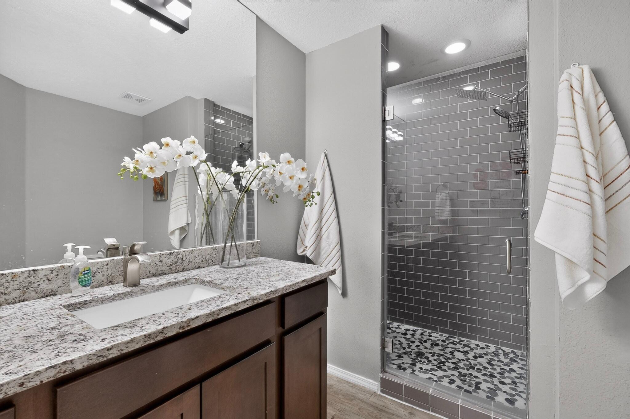 Photo 5 — 12515 Alps Way NE
