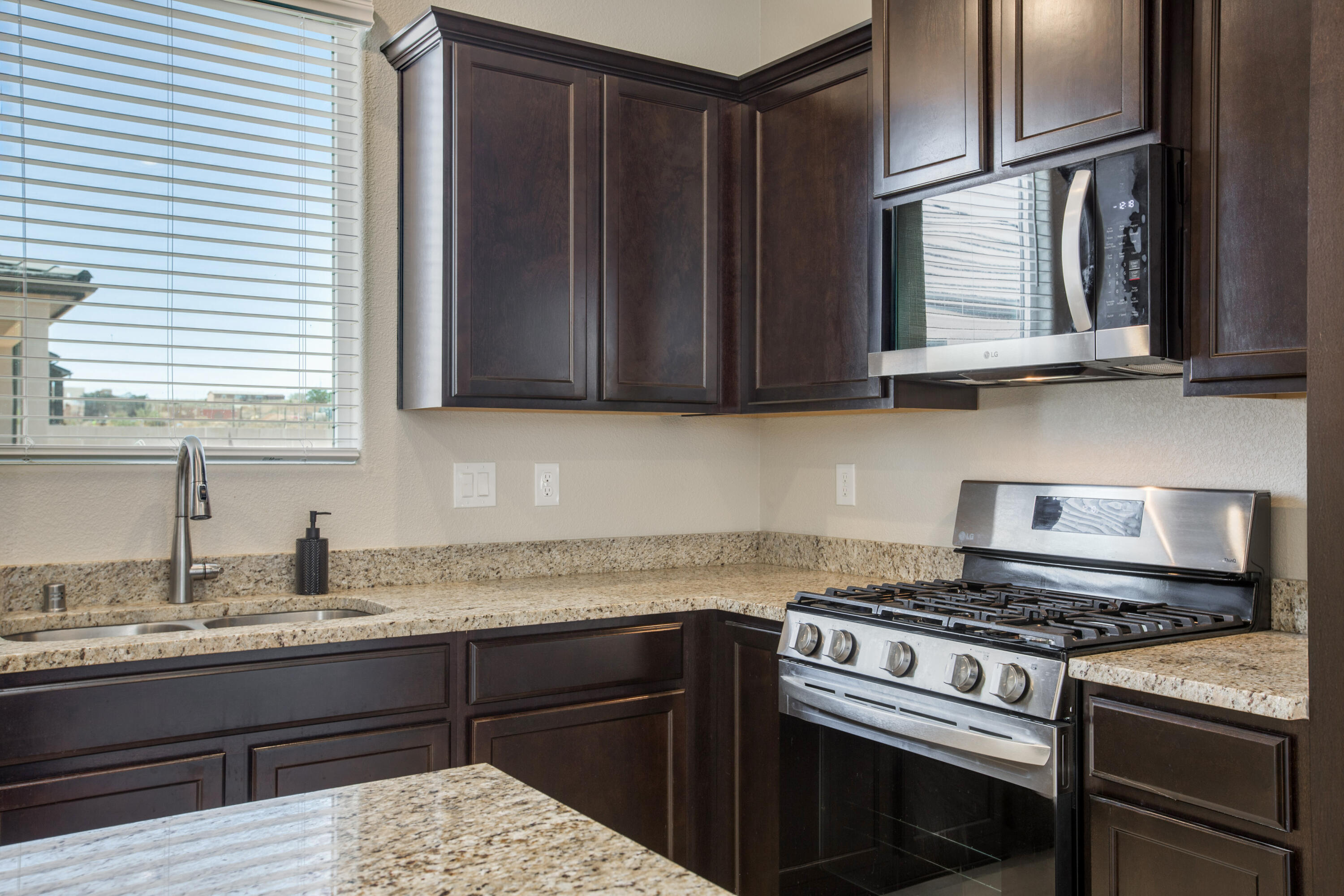 Photo 10 — 937 Northern Boulevard NE