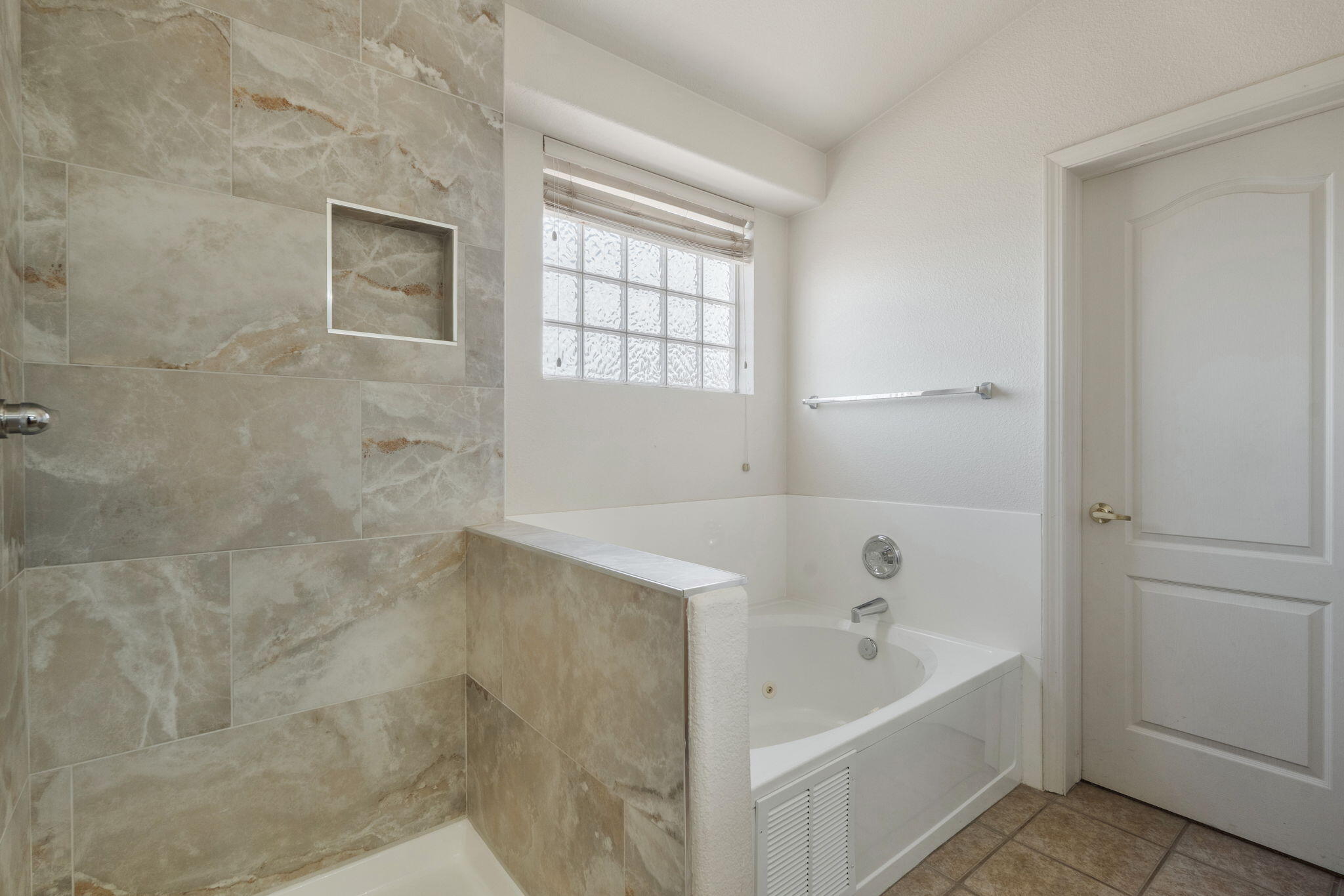 Photo 11 — 10109 Calle Placido NW