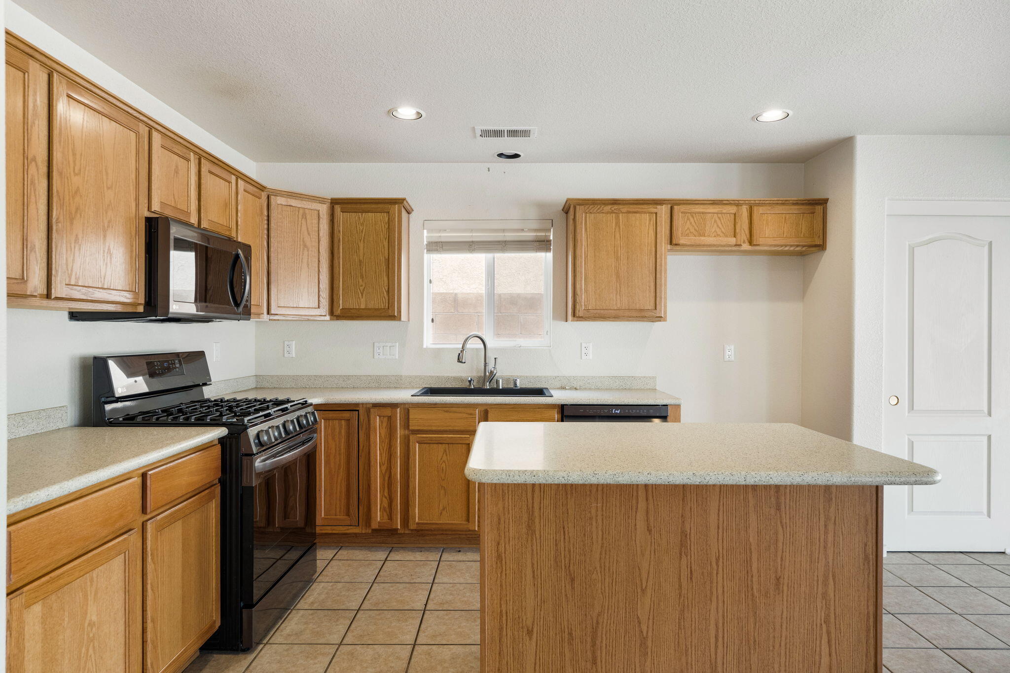 Photo 4 — 10109 Calle Placido NW