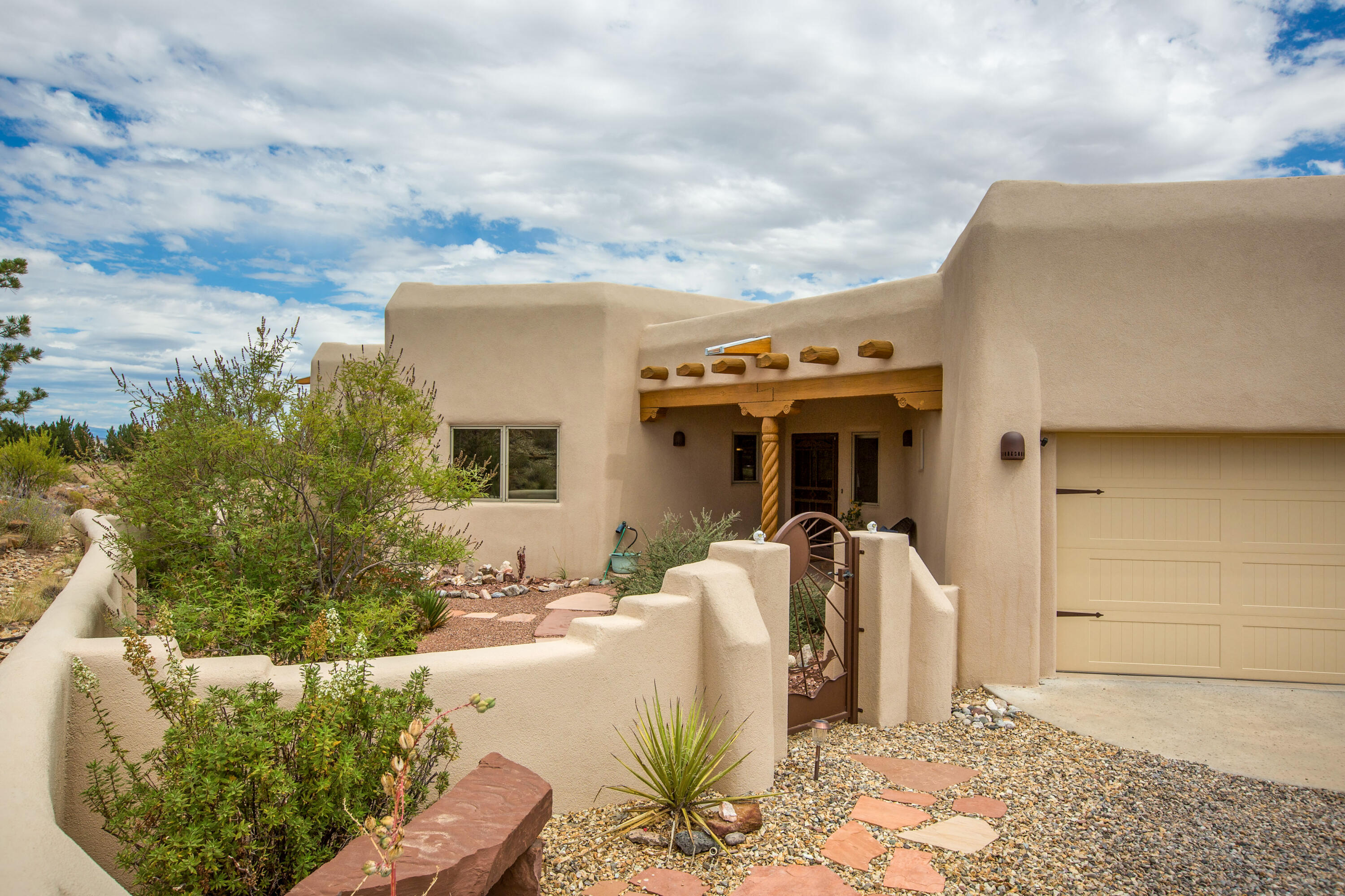 32 Petroglyph Trail, Placitas, NM 87043