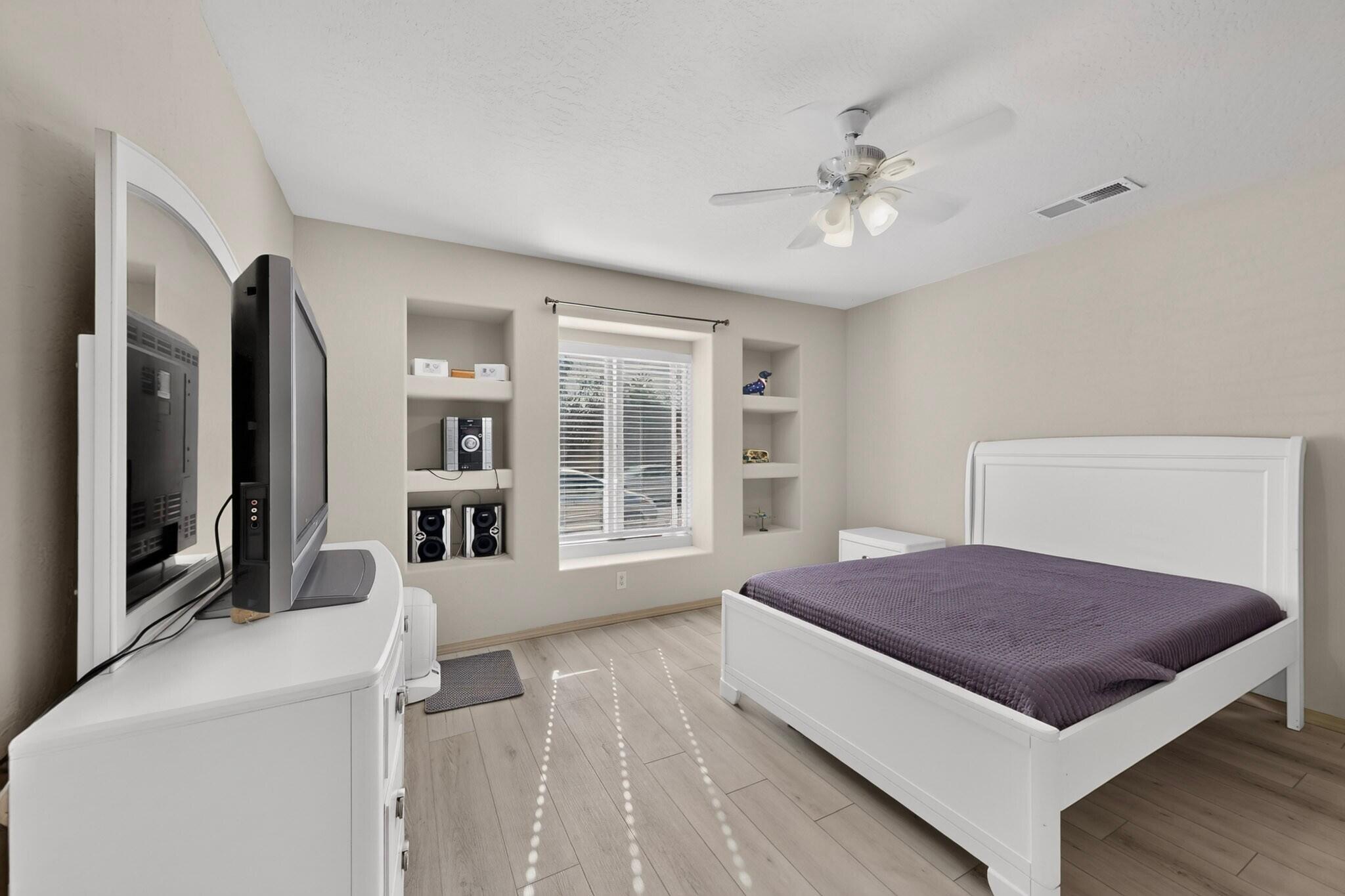 Photo 10 — 5227 Tierra Amada Street NW