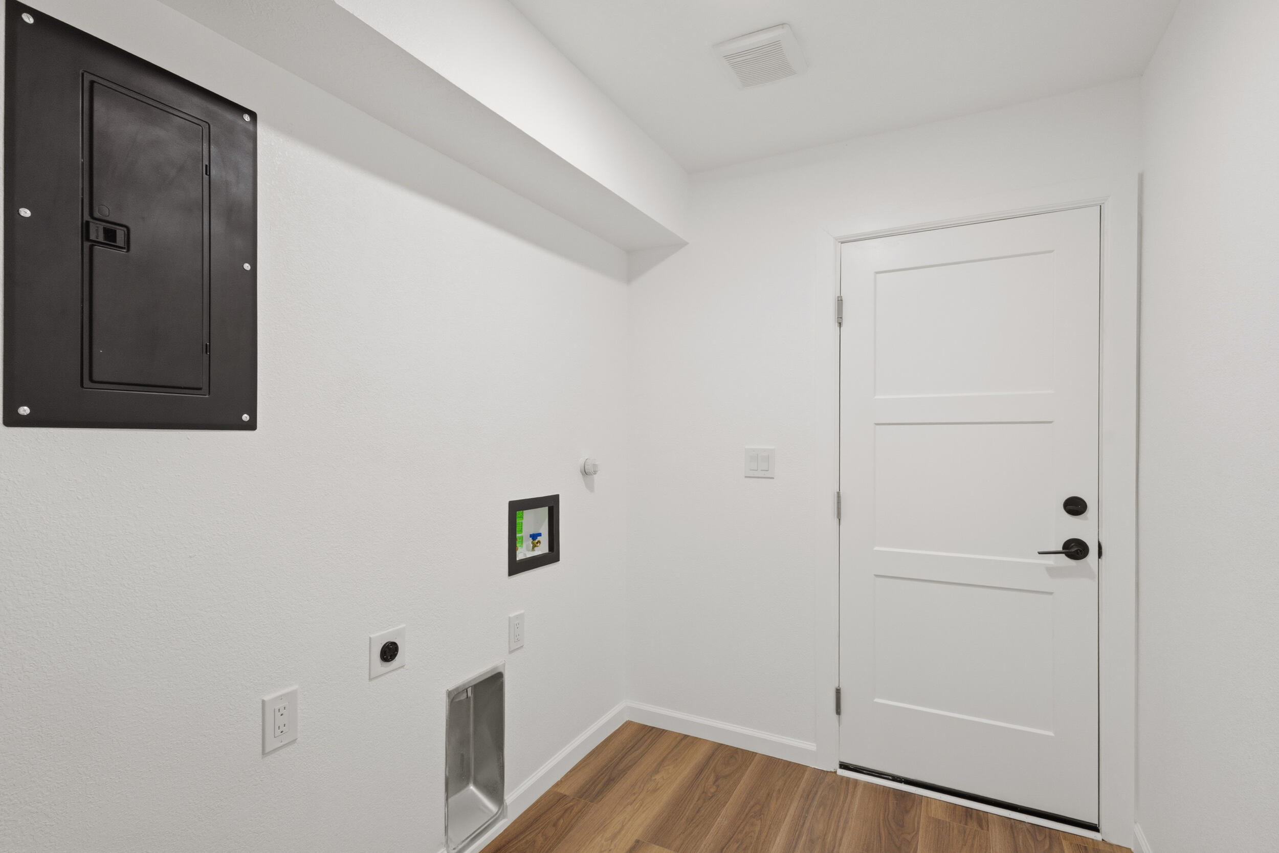 Photo 9 — 2614 Schell Place NE