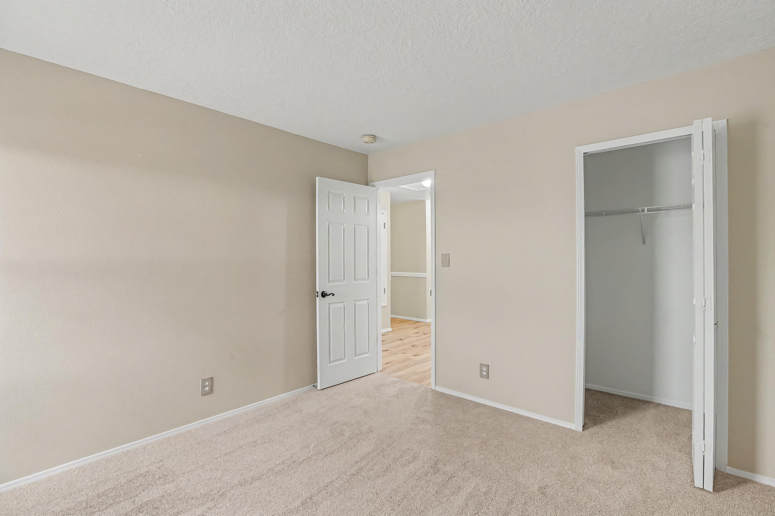 Photo 13 — 4076 Montreal Loop NE