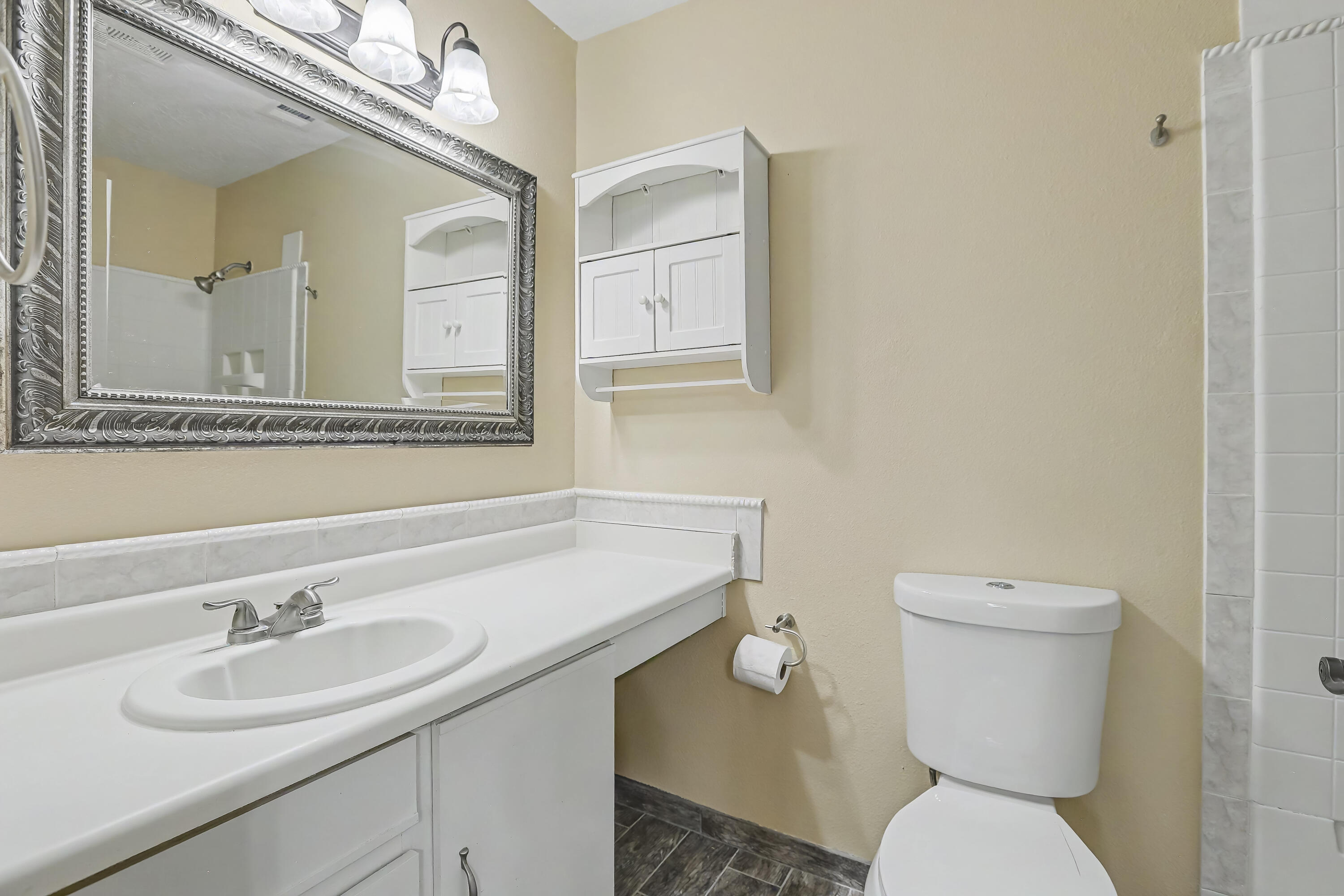 Photo 19 — 4076 Montreal Loop NE
