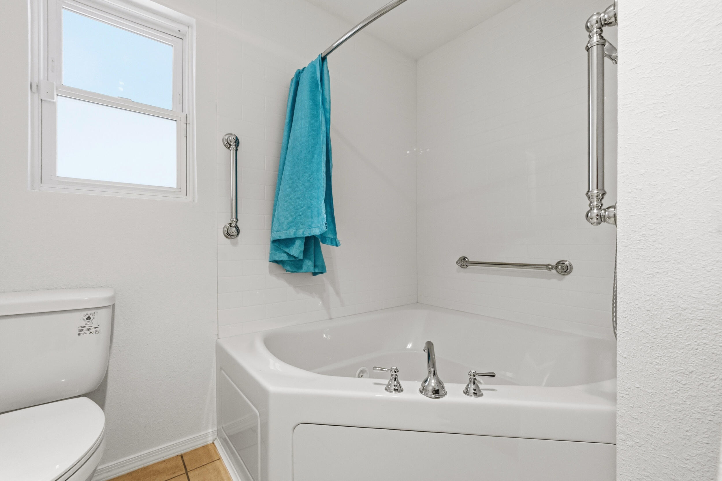 Photo 12 — 12709 S Viewcrest Place NE