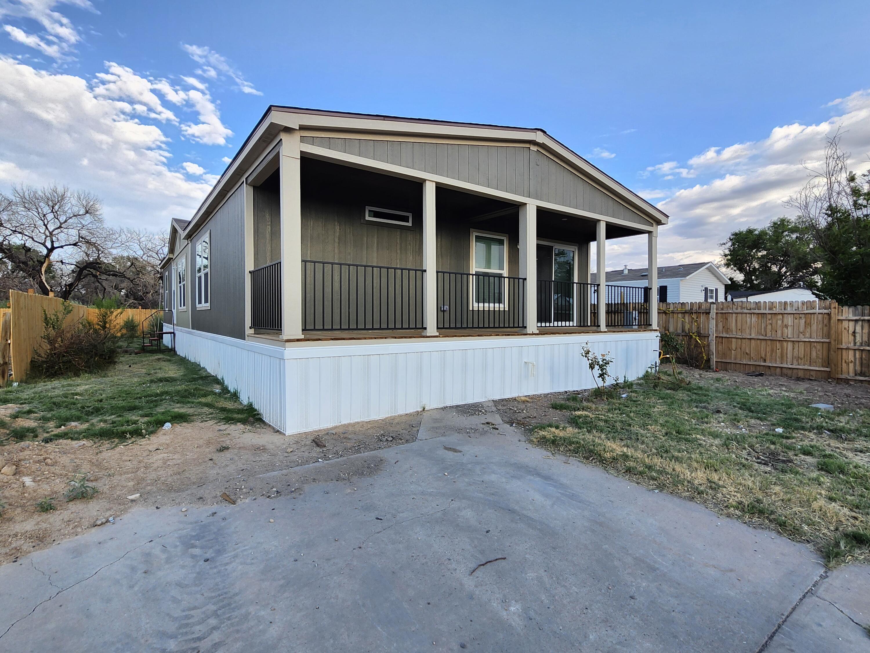 Photo 14 — 1212 Las Rosas Drive SE