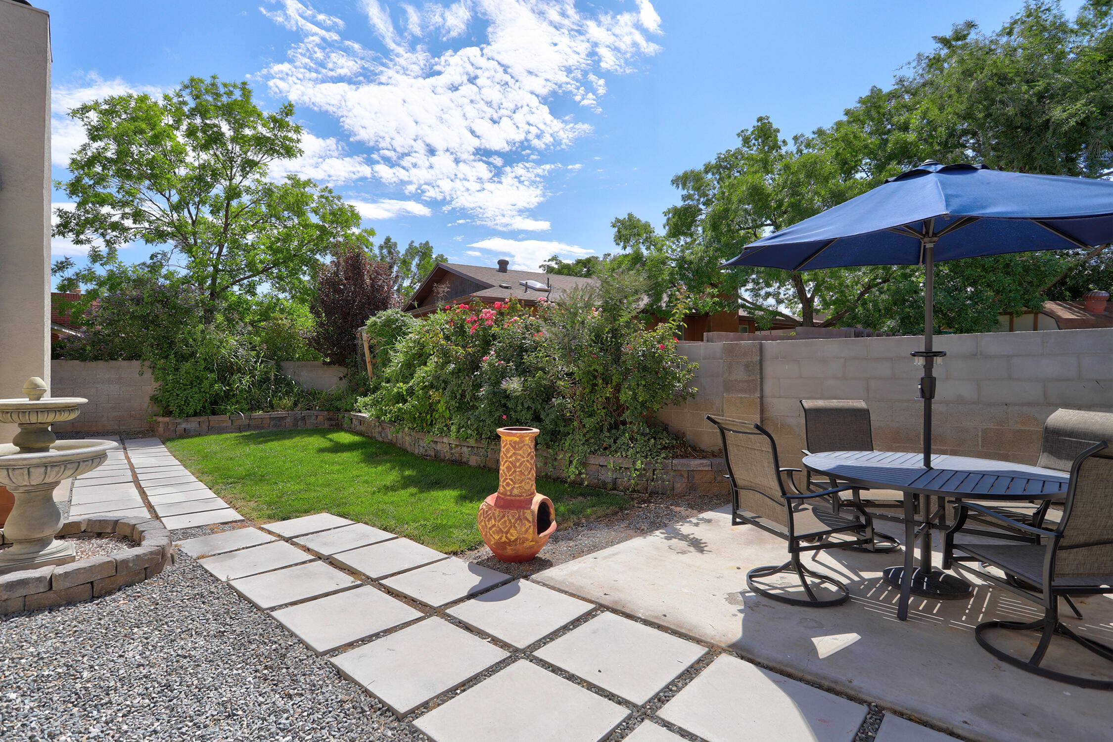 Photo 2 — 9620 San Rafael Avenue NE