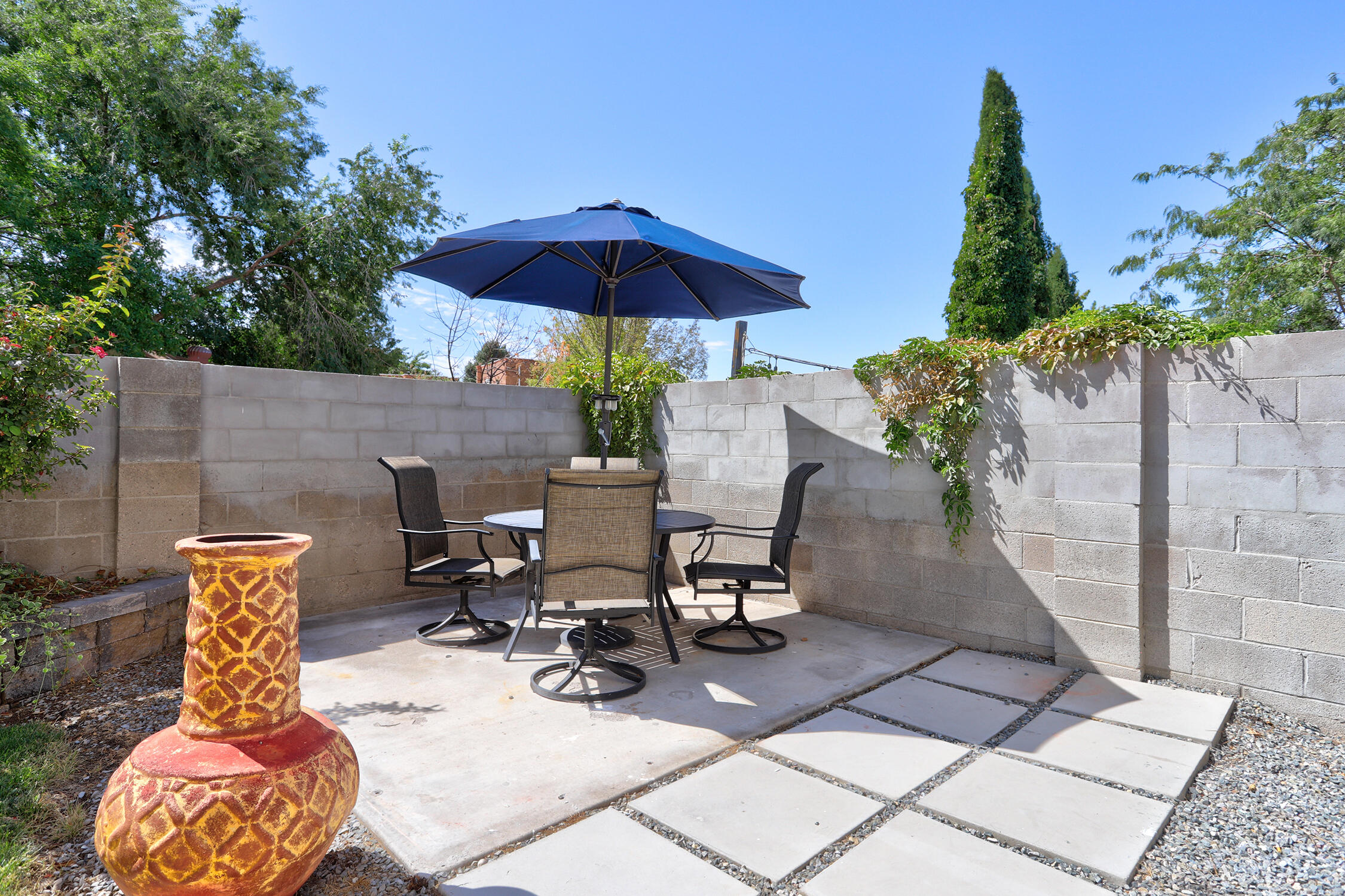 Photo 3 — 9620 San Rafael Avenue NE