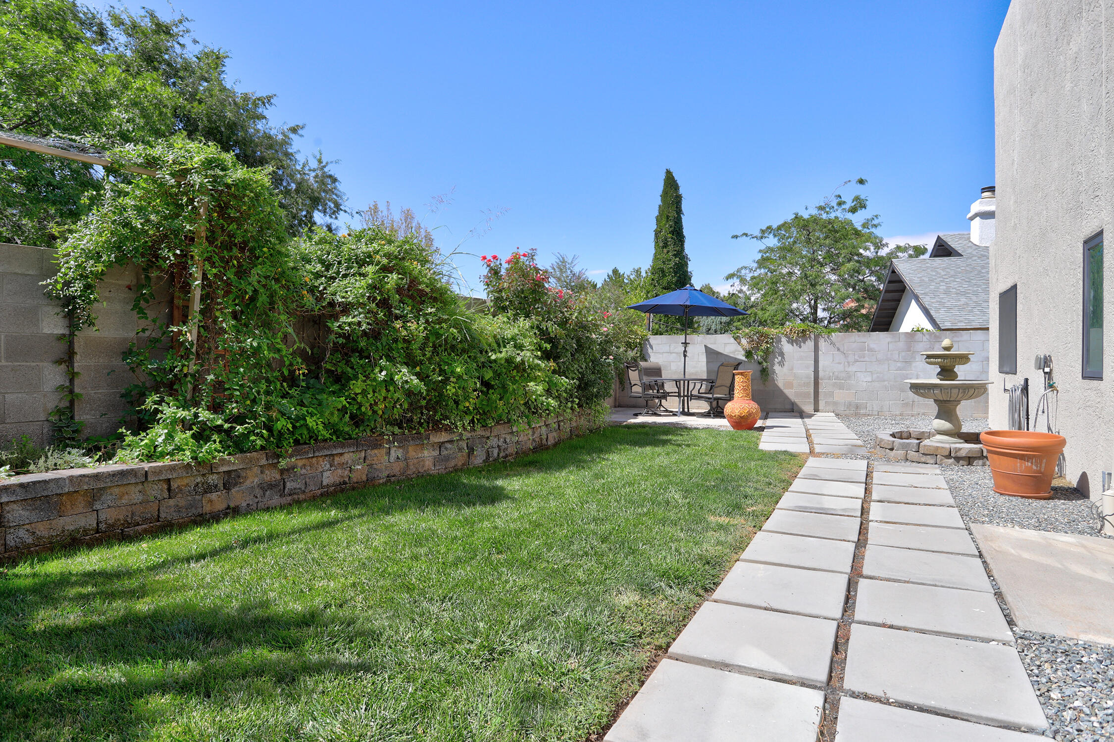 Photo 4 — 9620 San Rafael Avenue NE