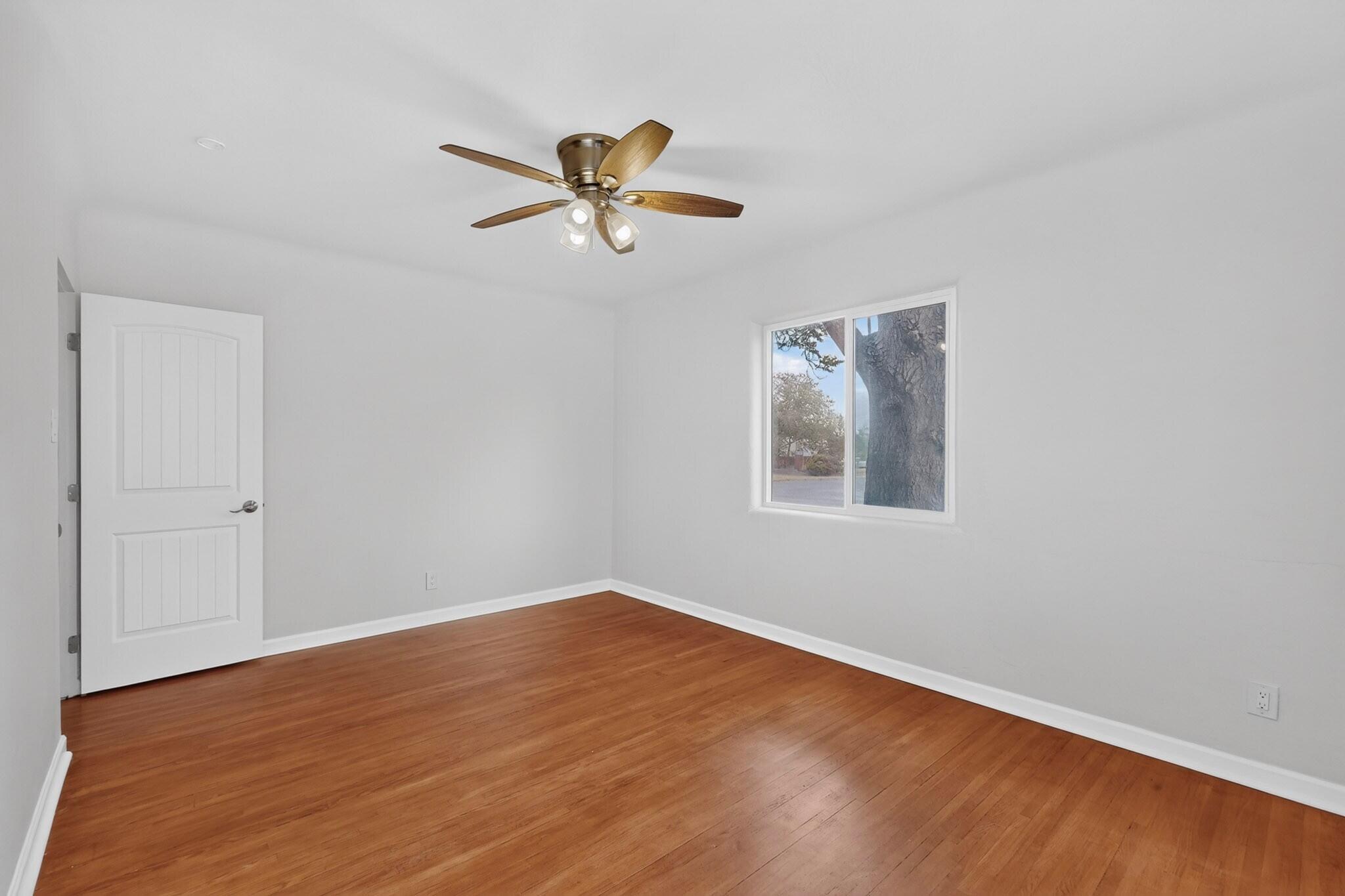 Photo 12 — 4700 Crest Avenue SE