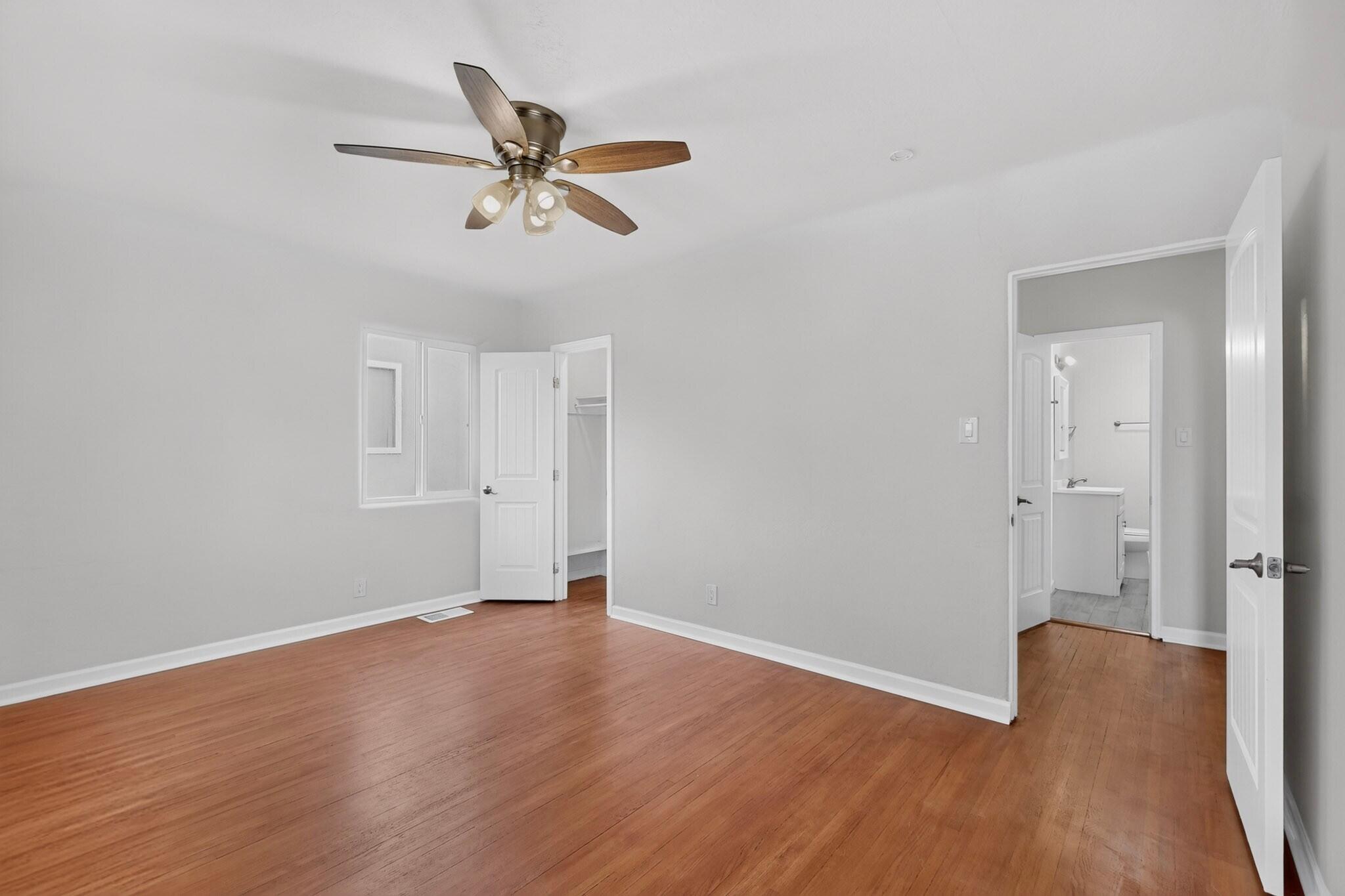 Photo 13 — 4700 Crest Avenue SE