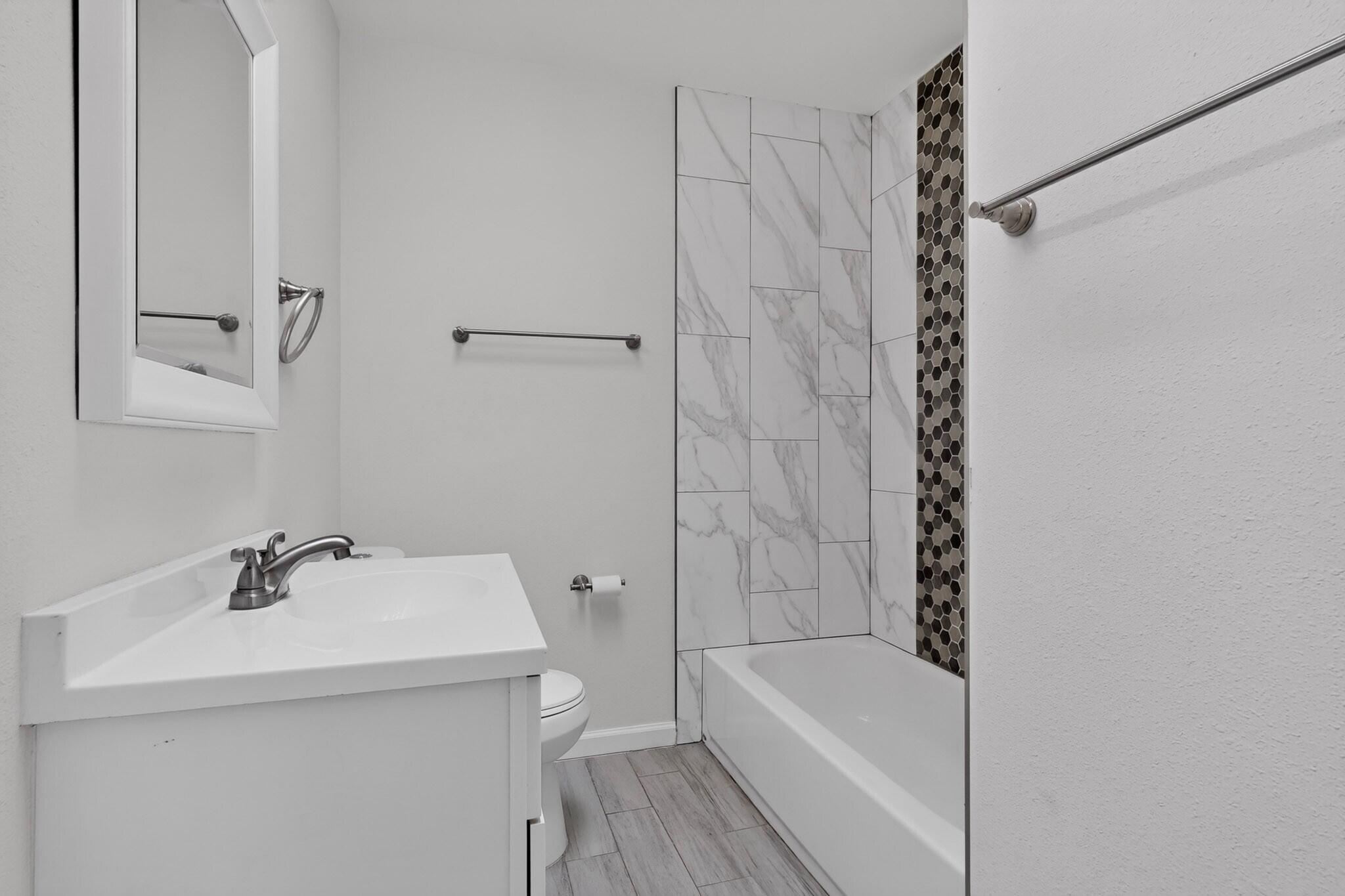 Photo 14 — 4700 Crest Avenue SE