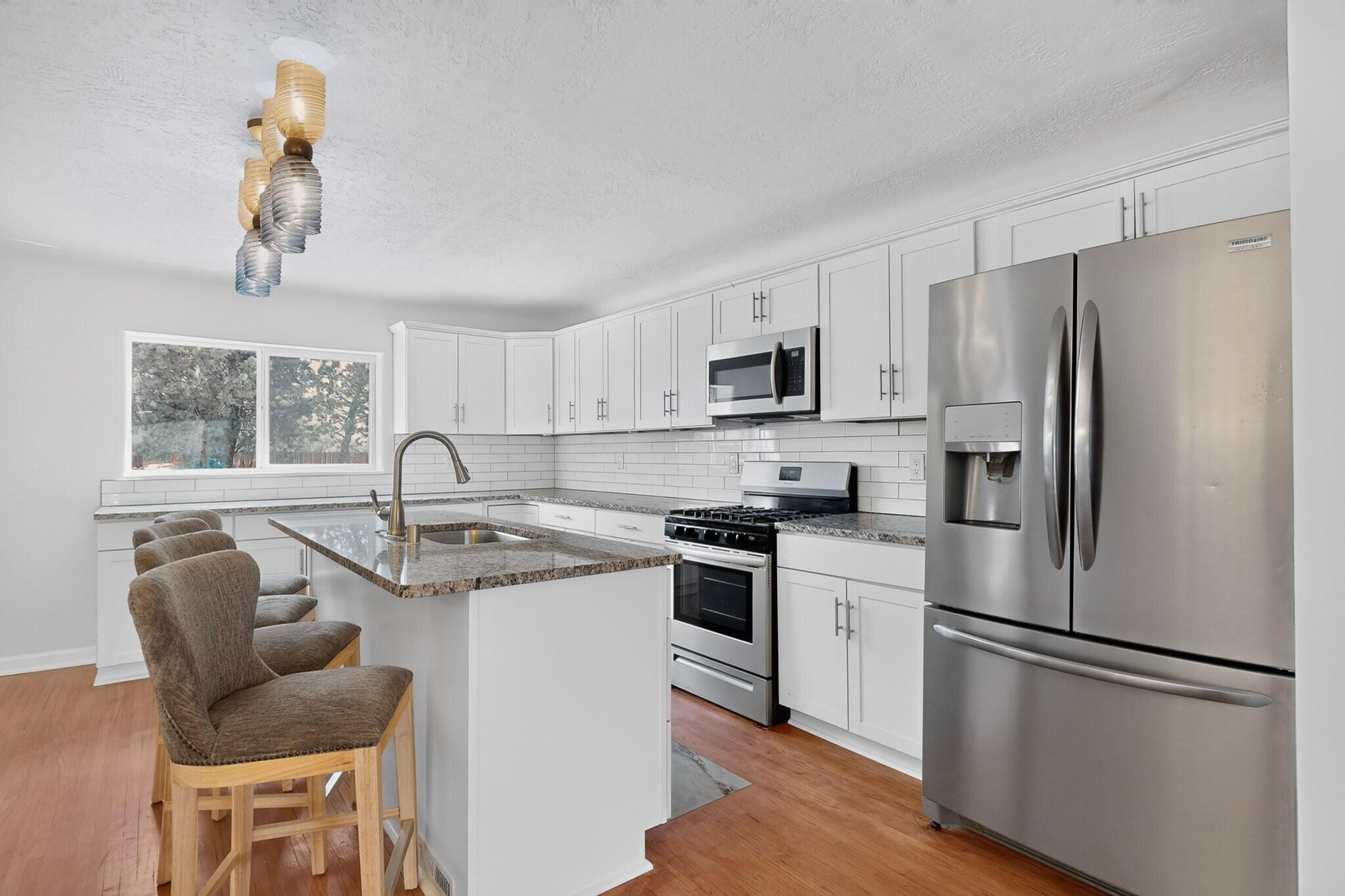 Photo 3 — 4700 Crest Avenue SE