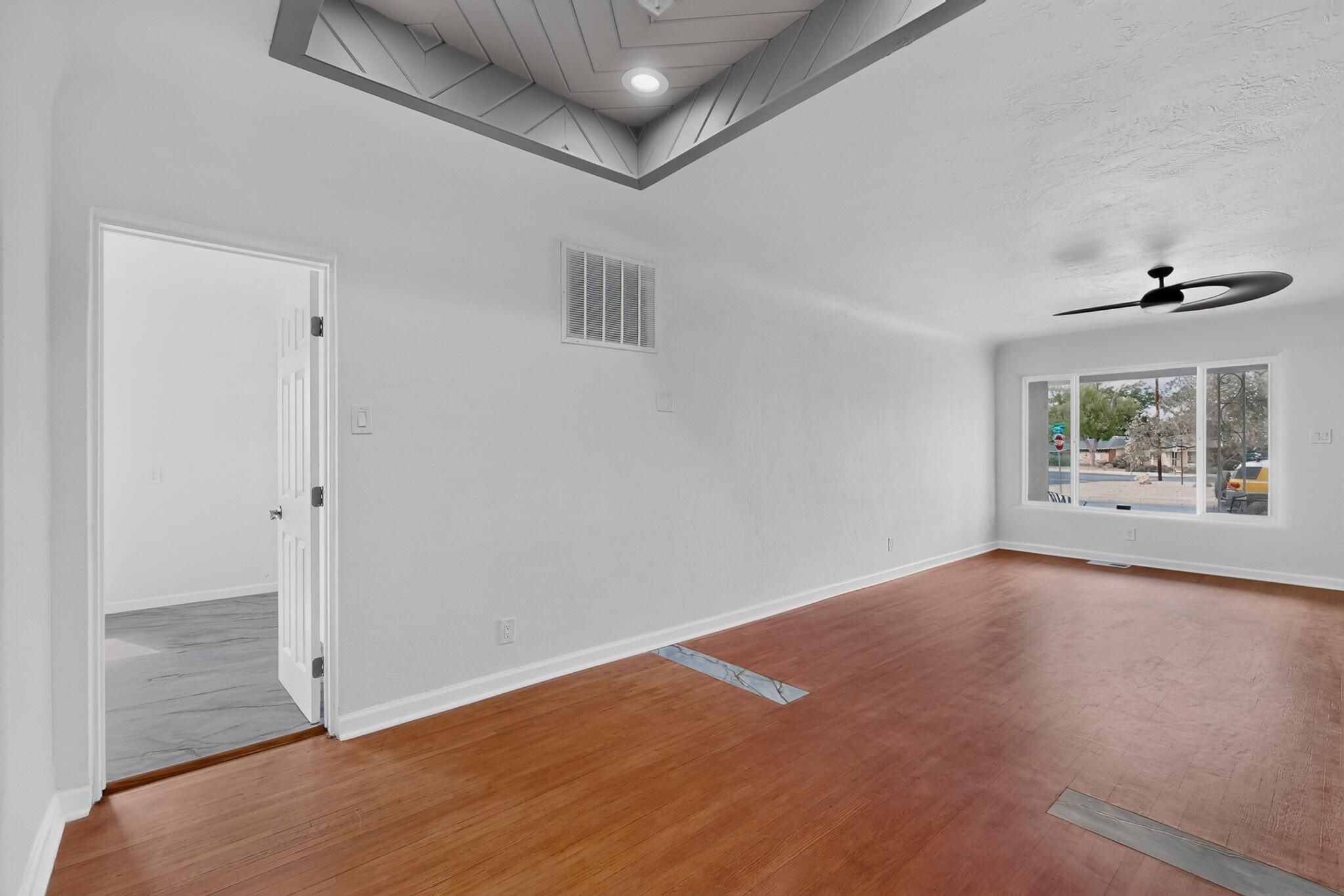 Photo 6 — 4700 Crest Avenue SE