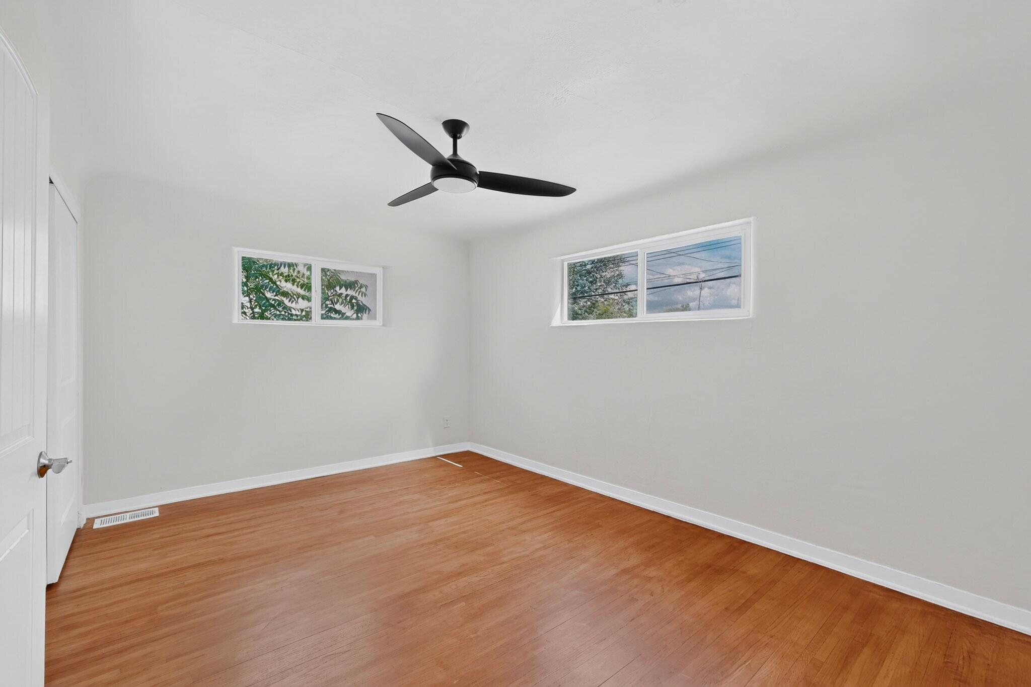 Photo 7 — 4700 Crest Avenue SE