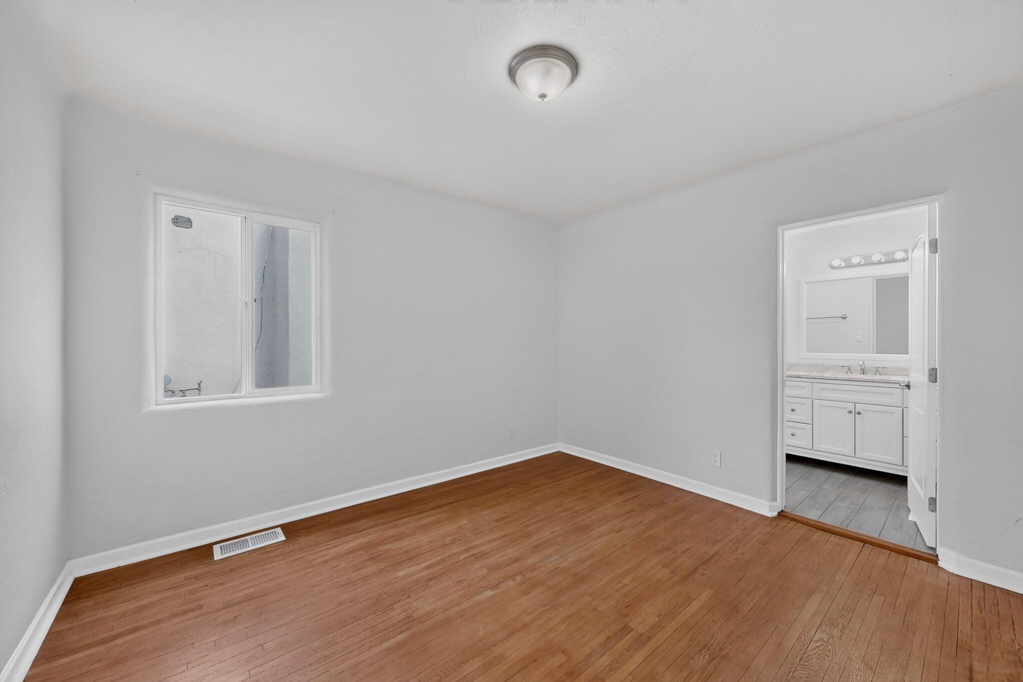 Photo 9 — 4700 Crest Avenue SE