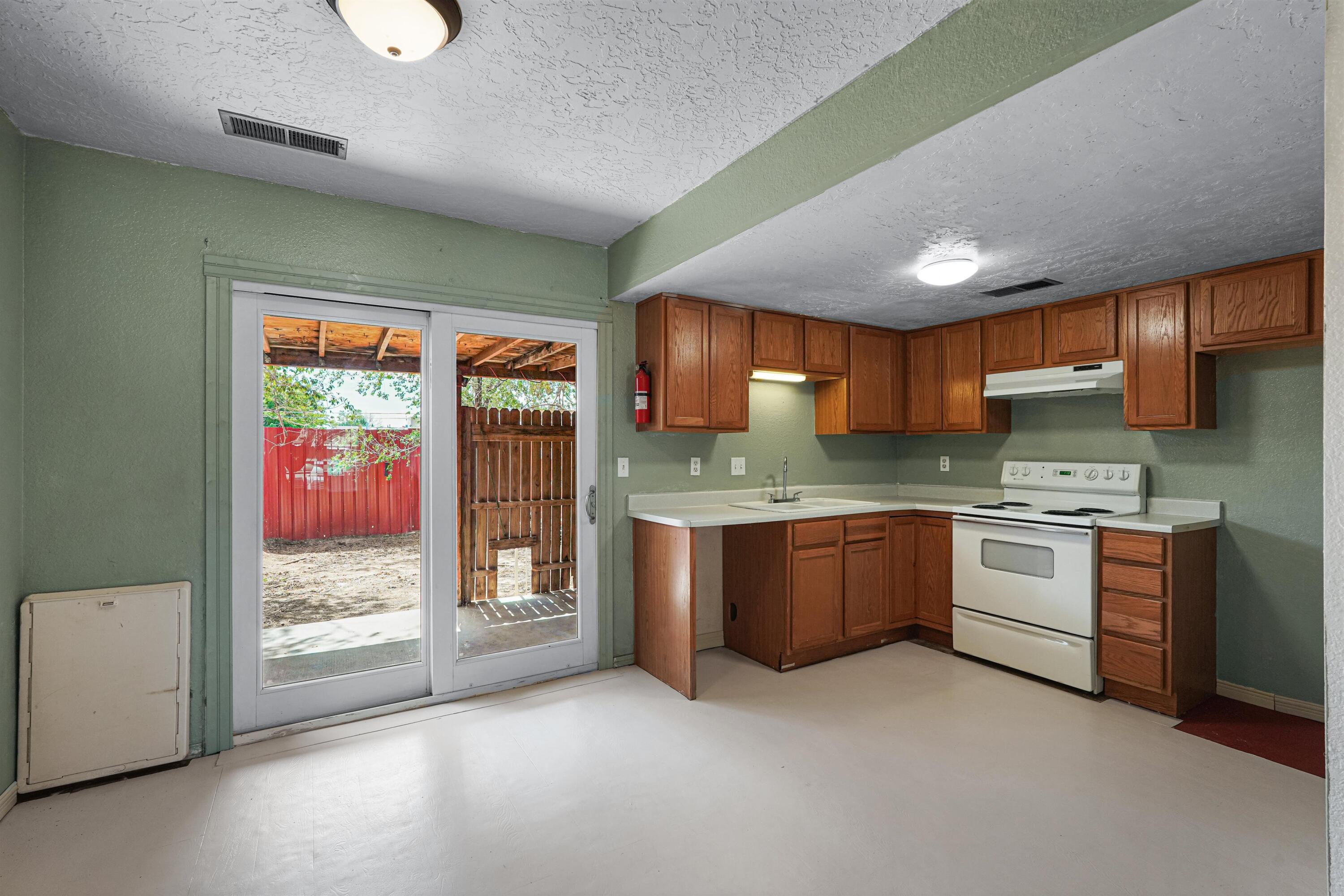 Photo 10 — 8201 Trumbull Avenue SE APT B