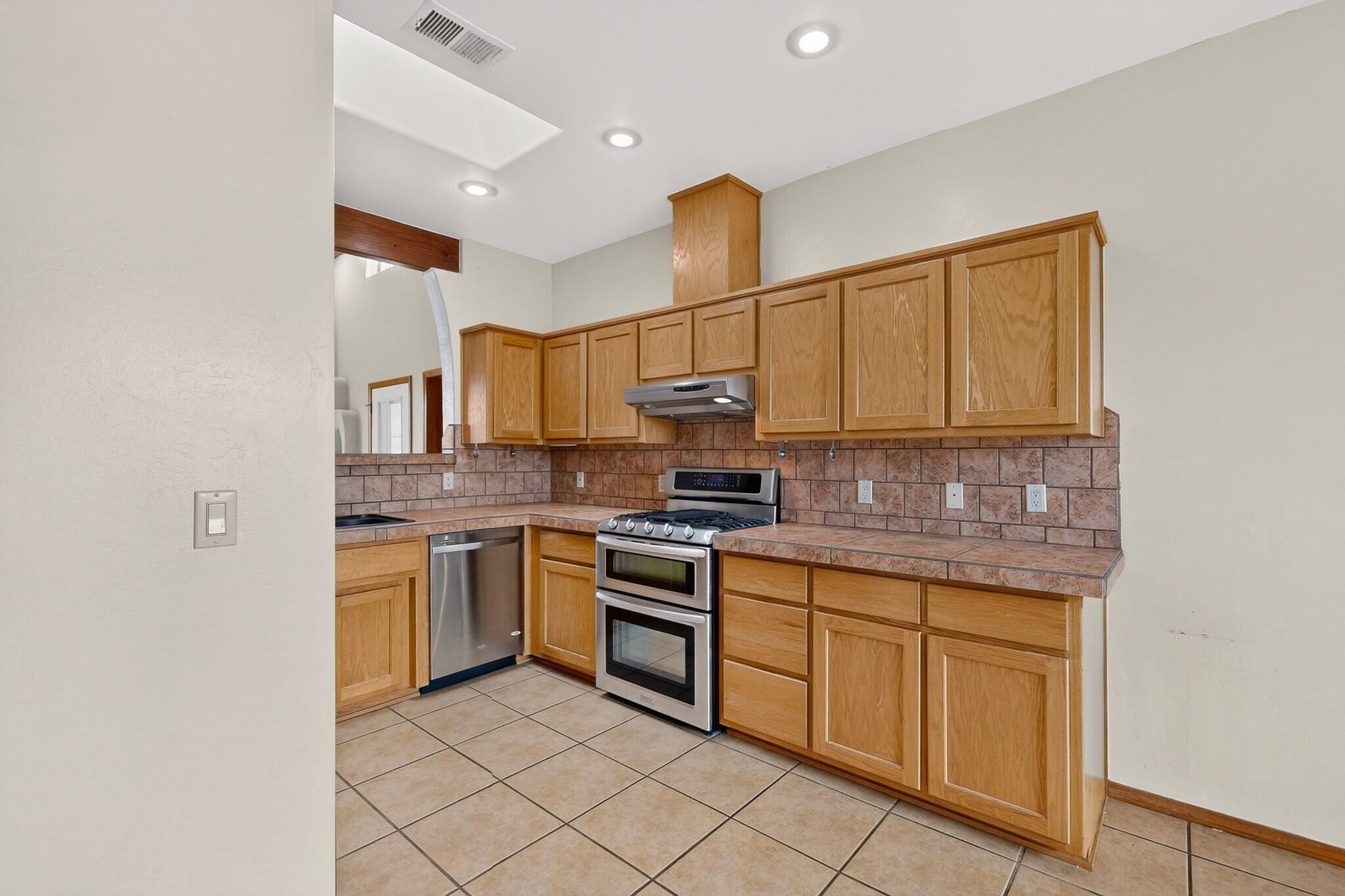 Photo 17 — 2212 Calle De Silverio SW