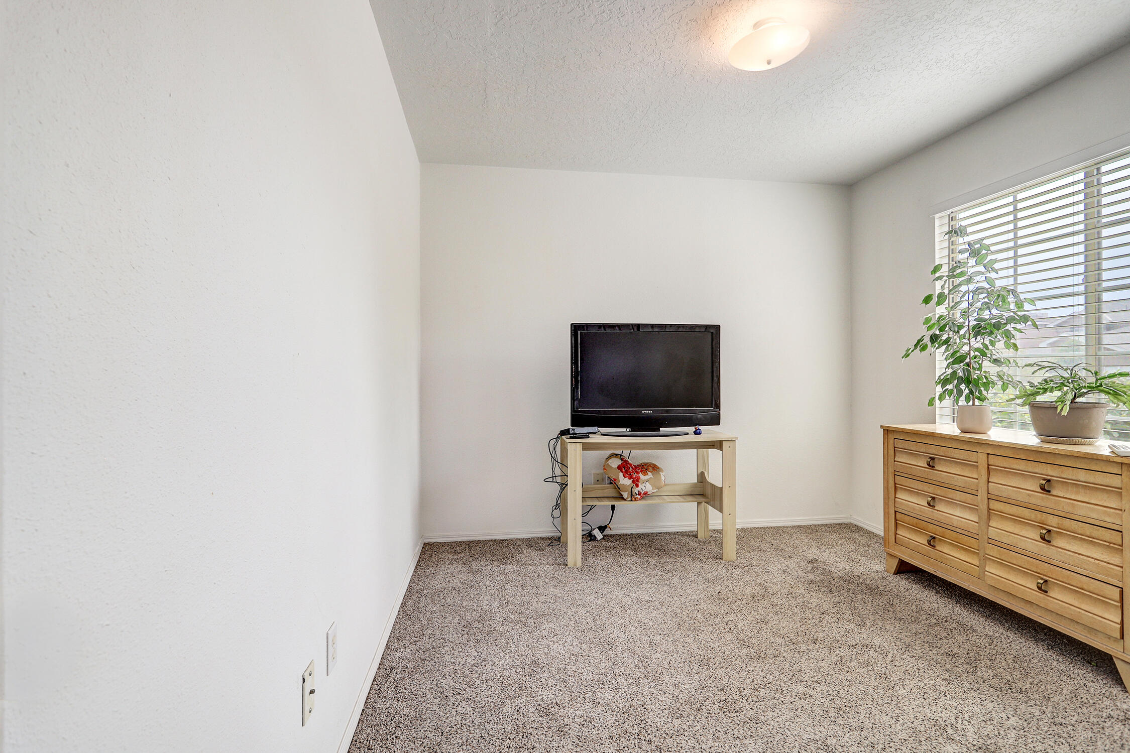 Photo 14 — 7715 Harrier Avenue NW
