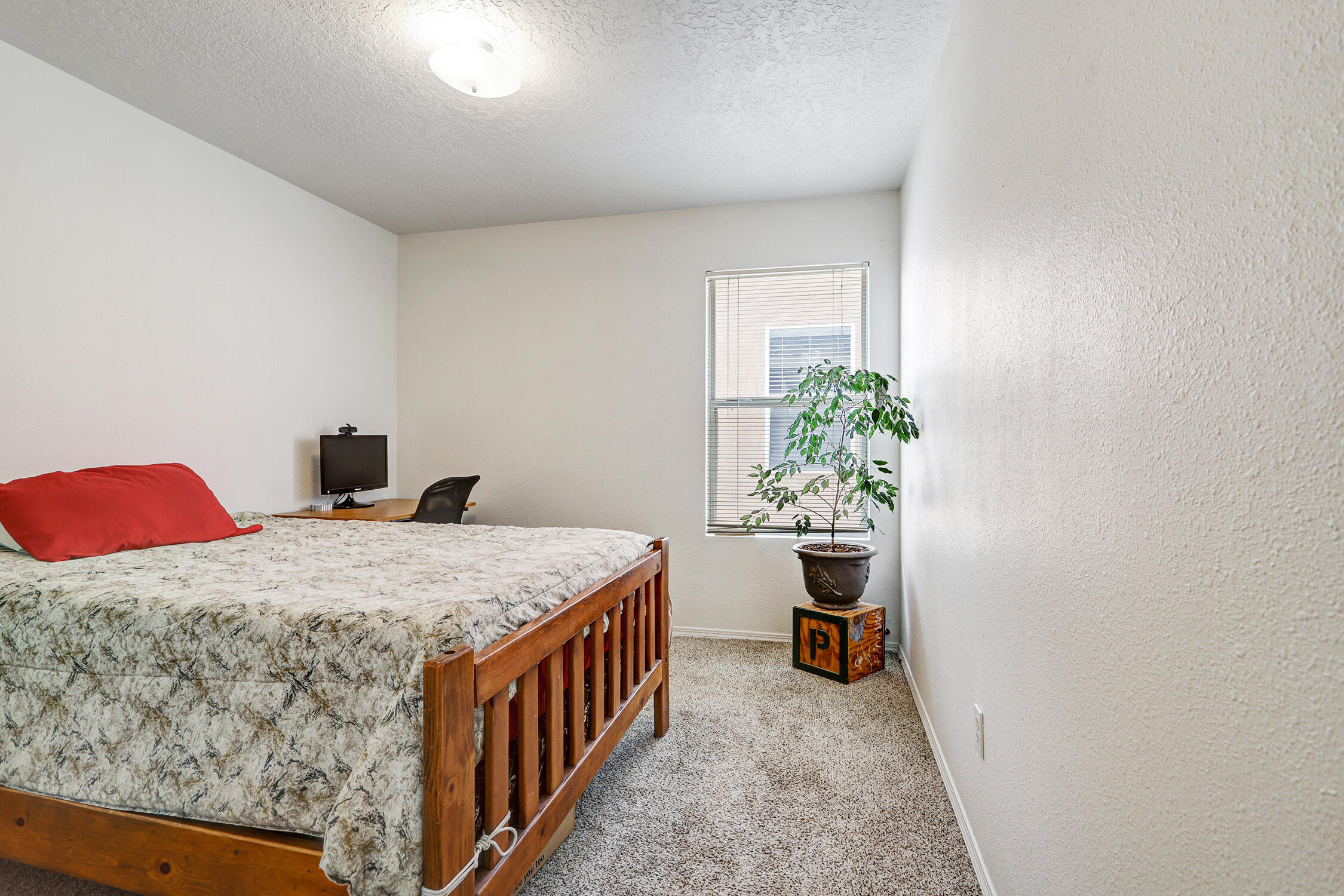 Photo 15 — 7715 Harrier Avenue NW