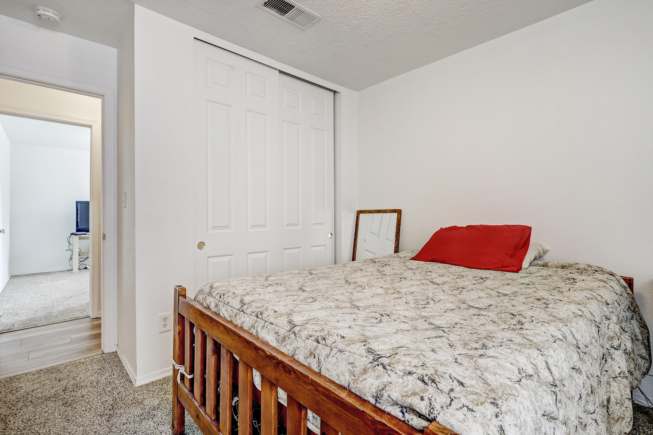 Photo 16 — 7715 Harrier Avenue NW
