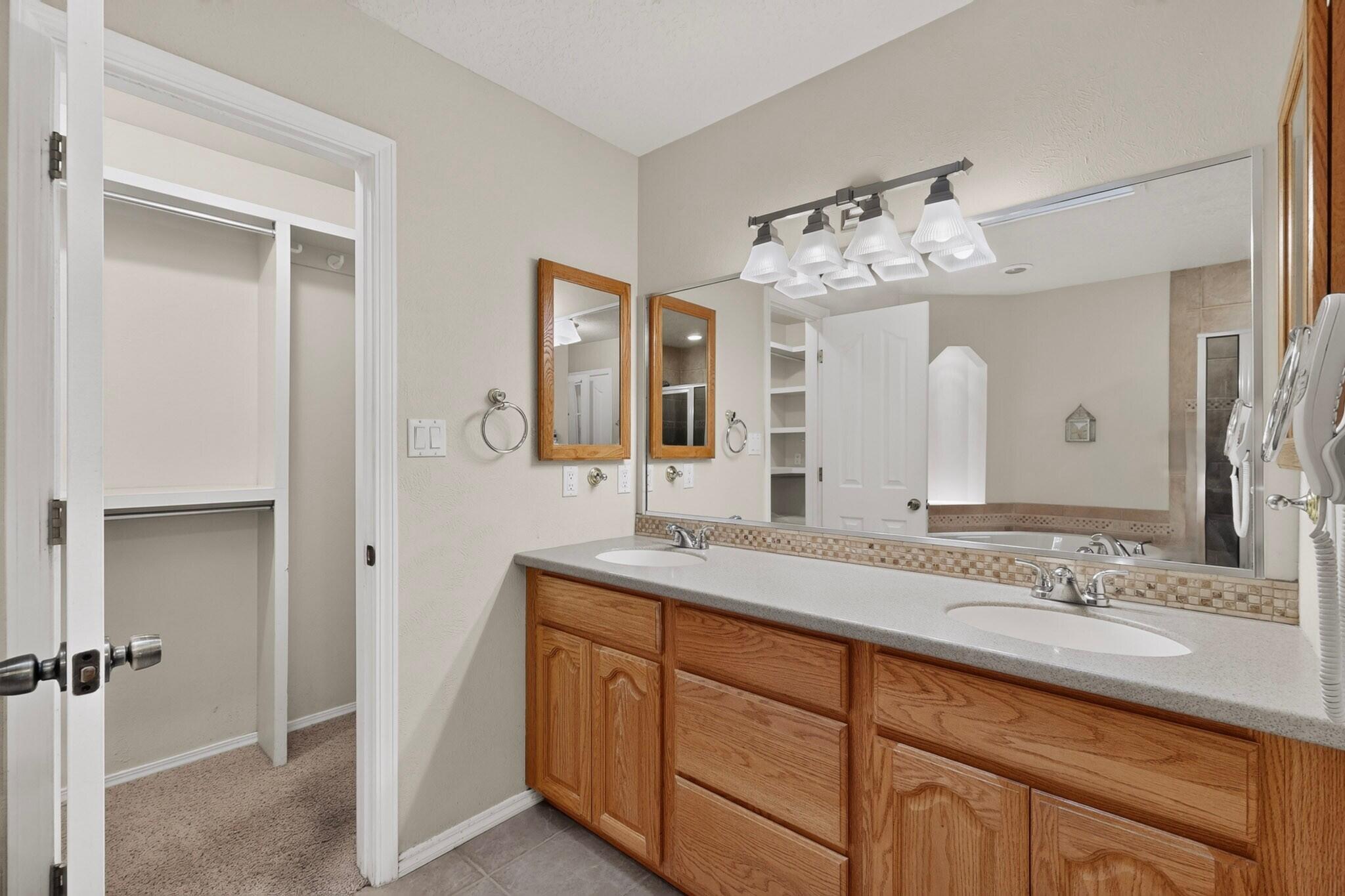 Photo 2 — 5608 Fairoak Trail NE