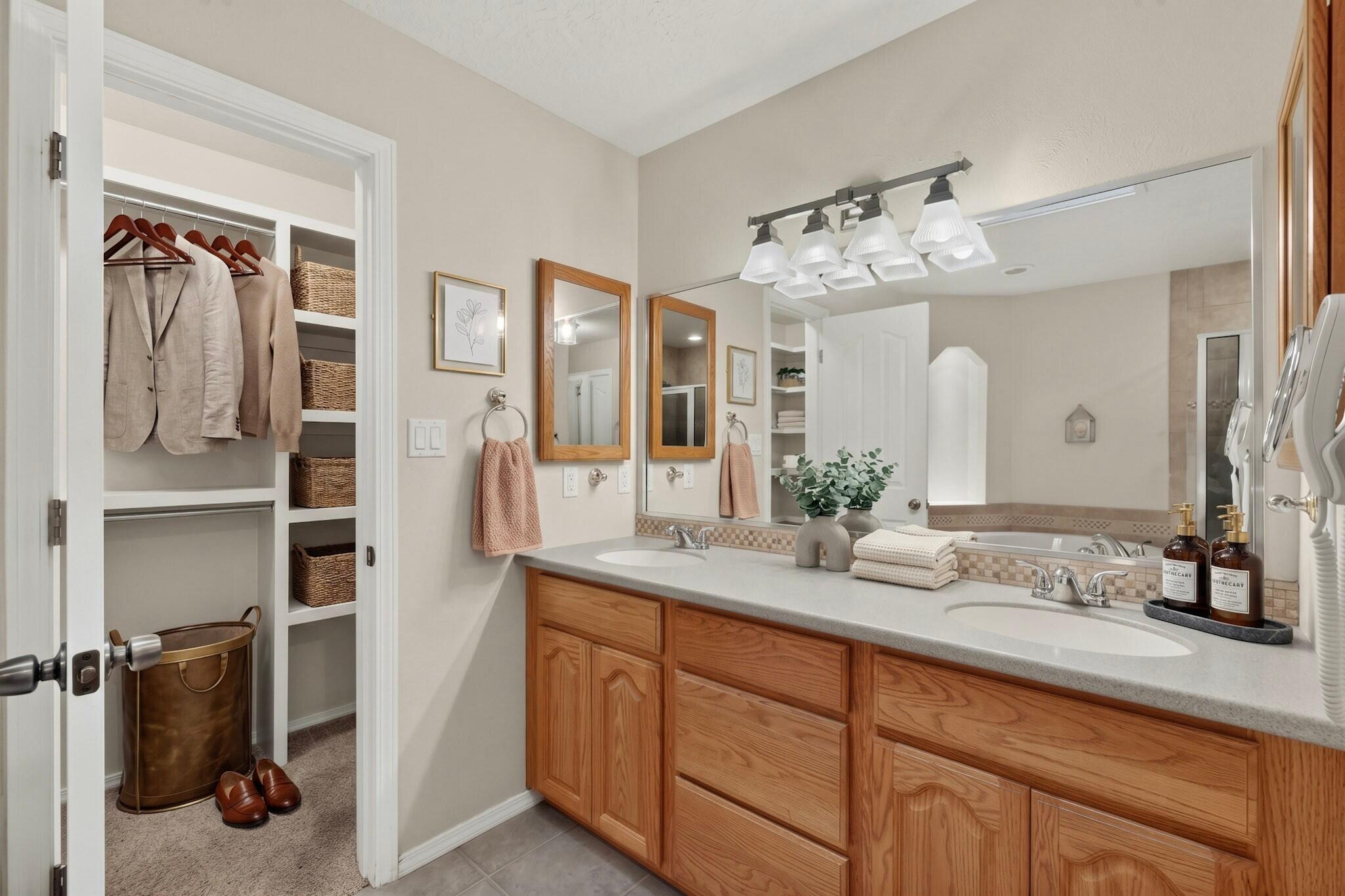 Photo 3 — 5608 Fairoak Trail NE