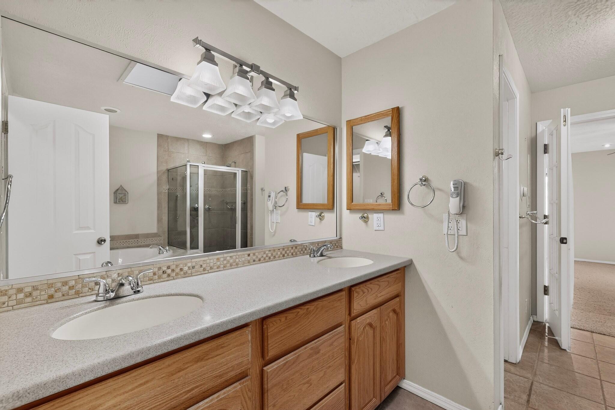 Photo 4 — 5608 Fairoak Trail NE