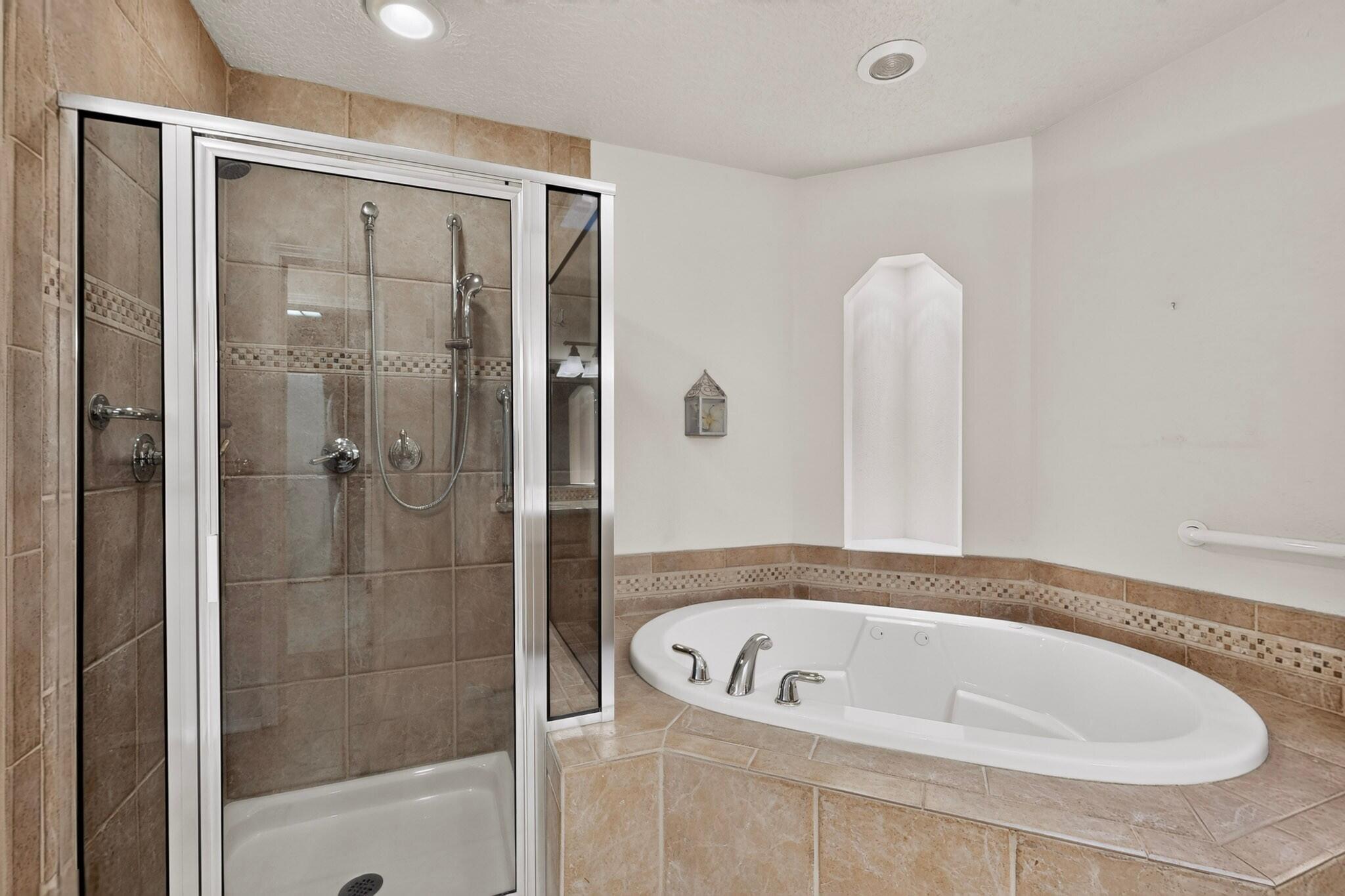 Photo 5 — 5608 Fairoak Trail NE