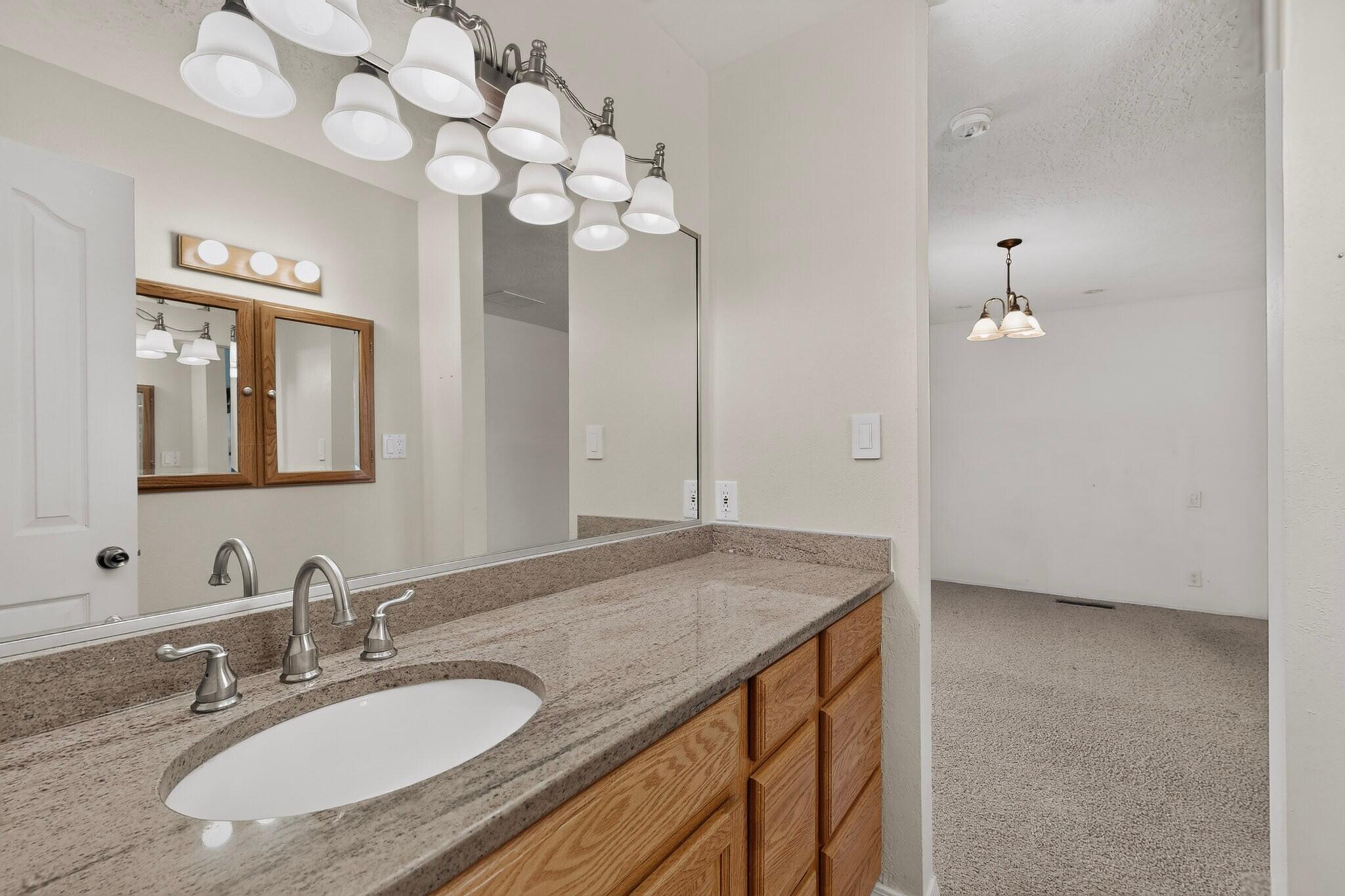 Photo 9 — 5608 Fairoak Trail NE