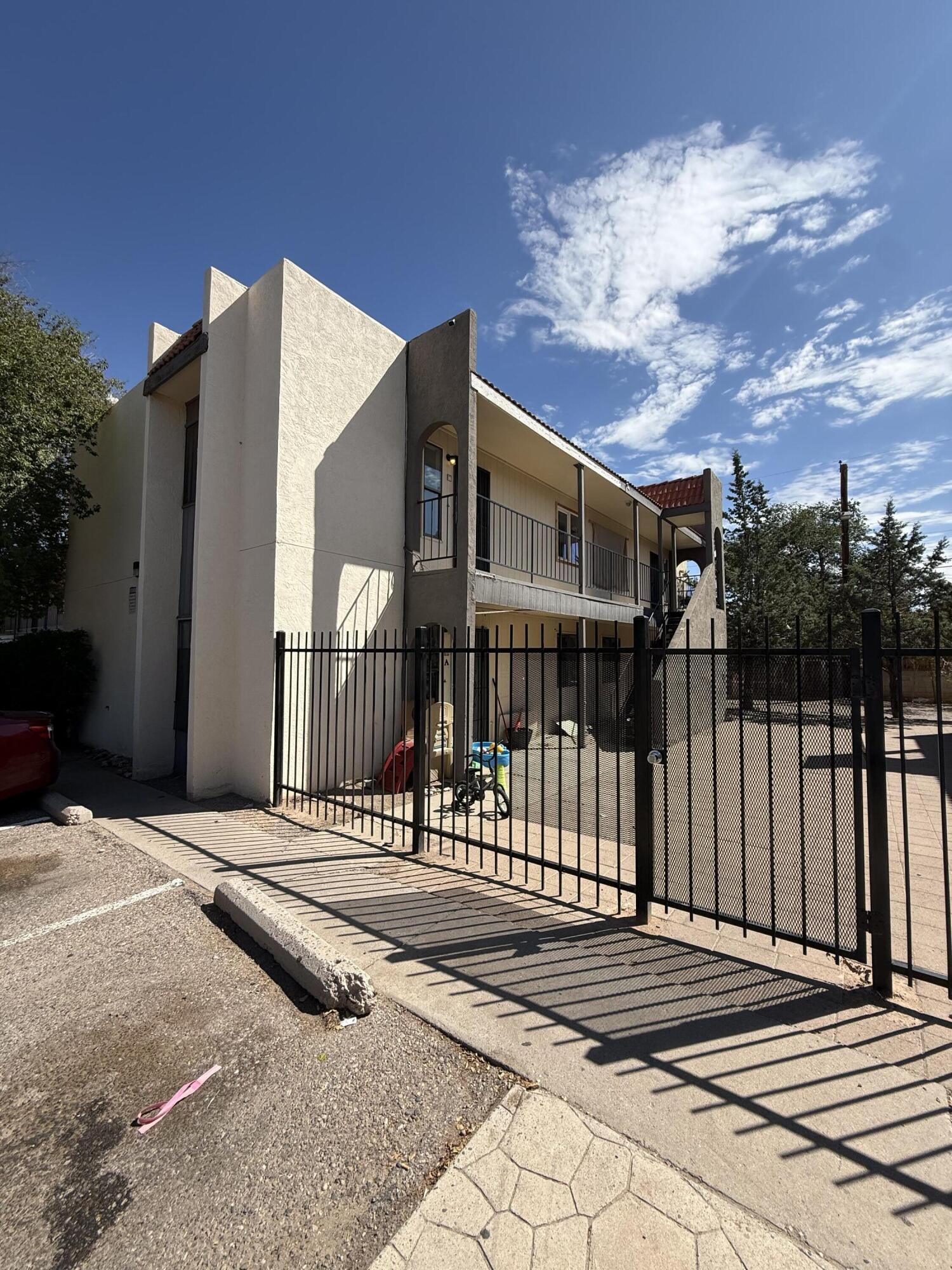 Photo 3 — 532 Palomas Drive SE